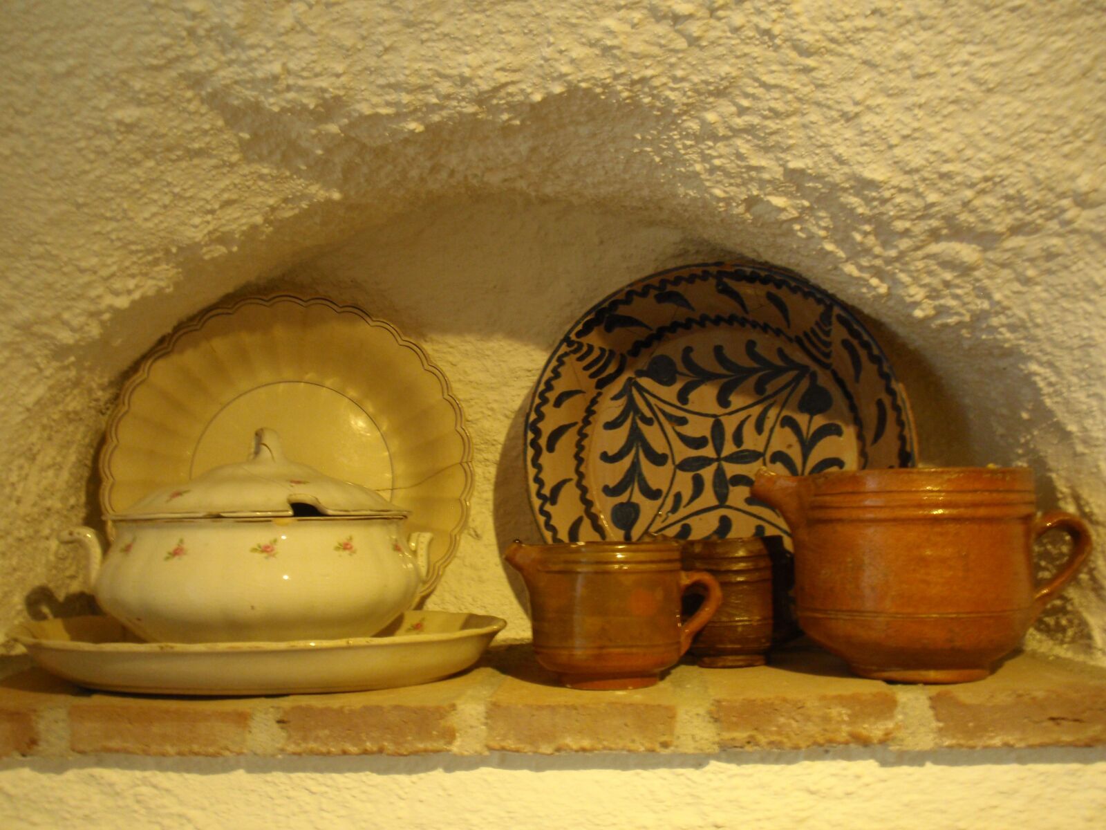 Olympus u1010,S1010 sample photo. Table, dishes, steins photography