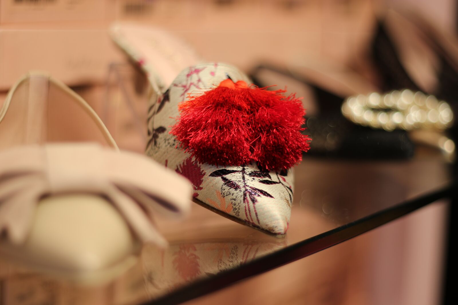 Canon EOS 7D Mark II sample photo. Fashion, shoes, women photography