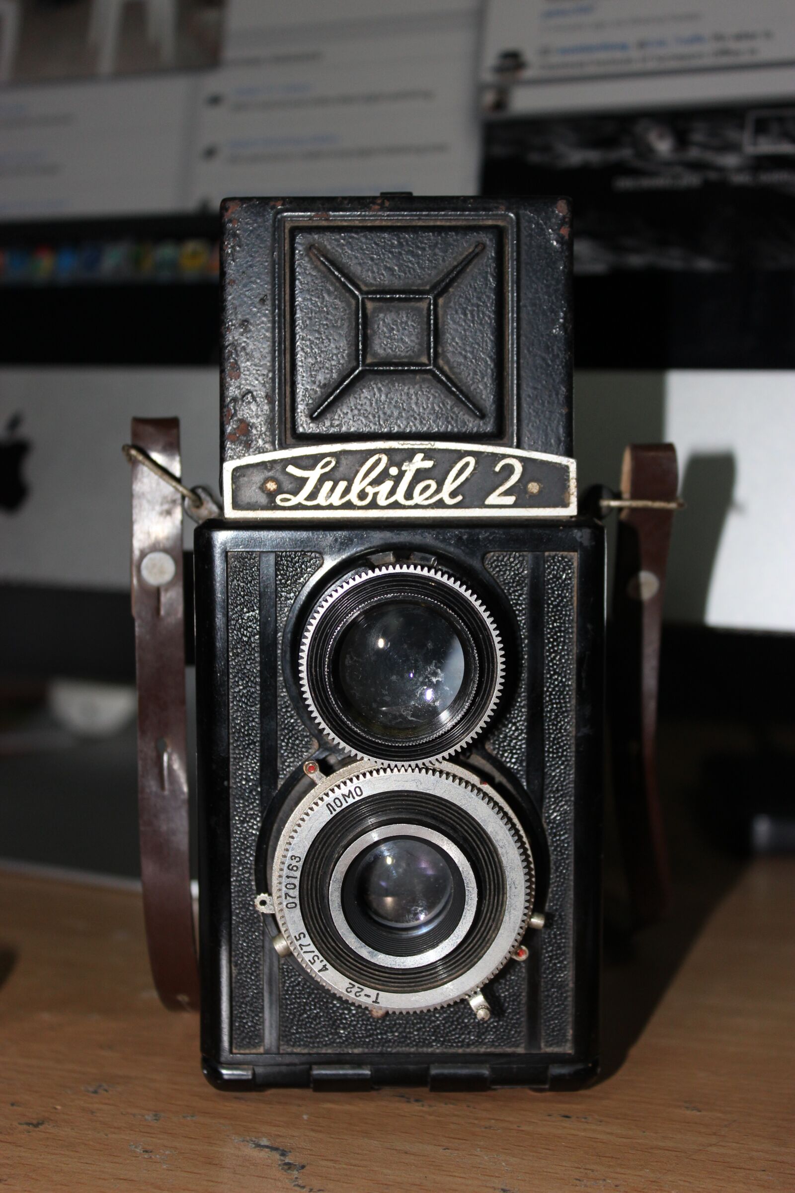 Canon EOS 600D (Rebel EOS T3i / EOS Kiss X5) sample photo. Old camera, photography, studio photography