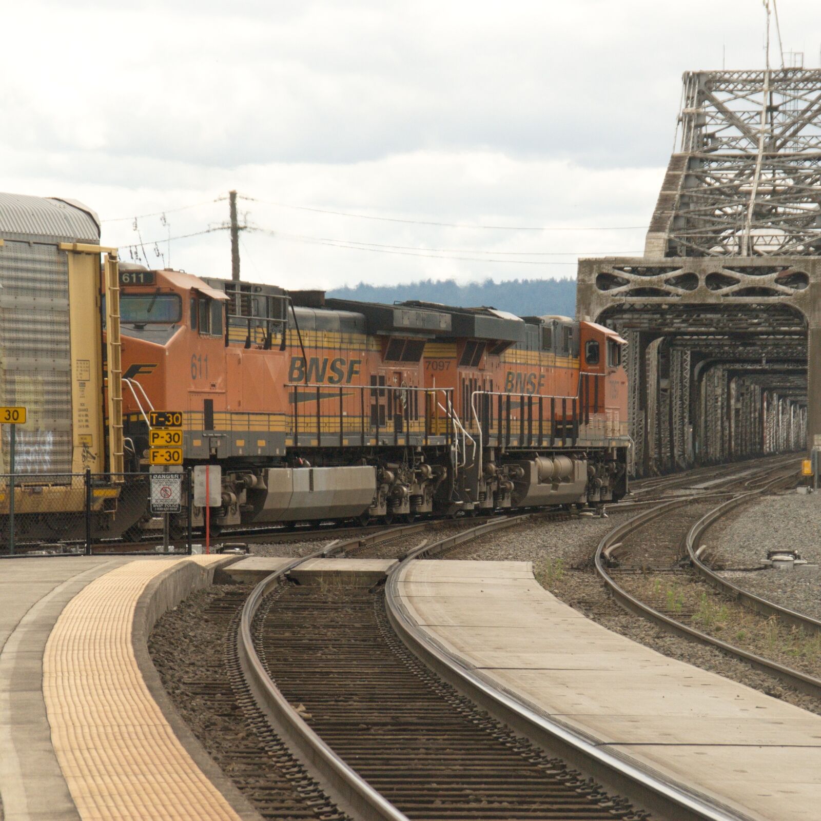 Nikon D200 sample photo. Locomotives, bridge, bnsf photography