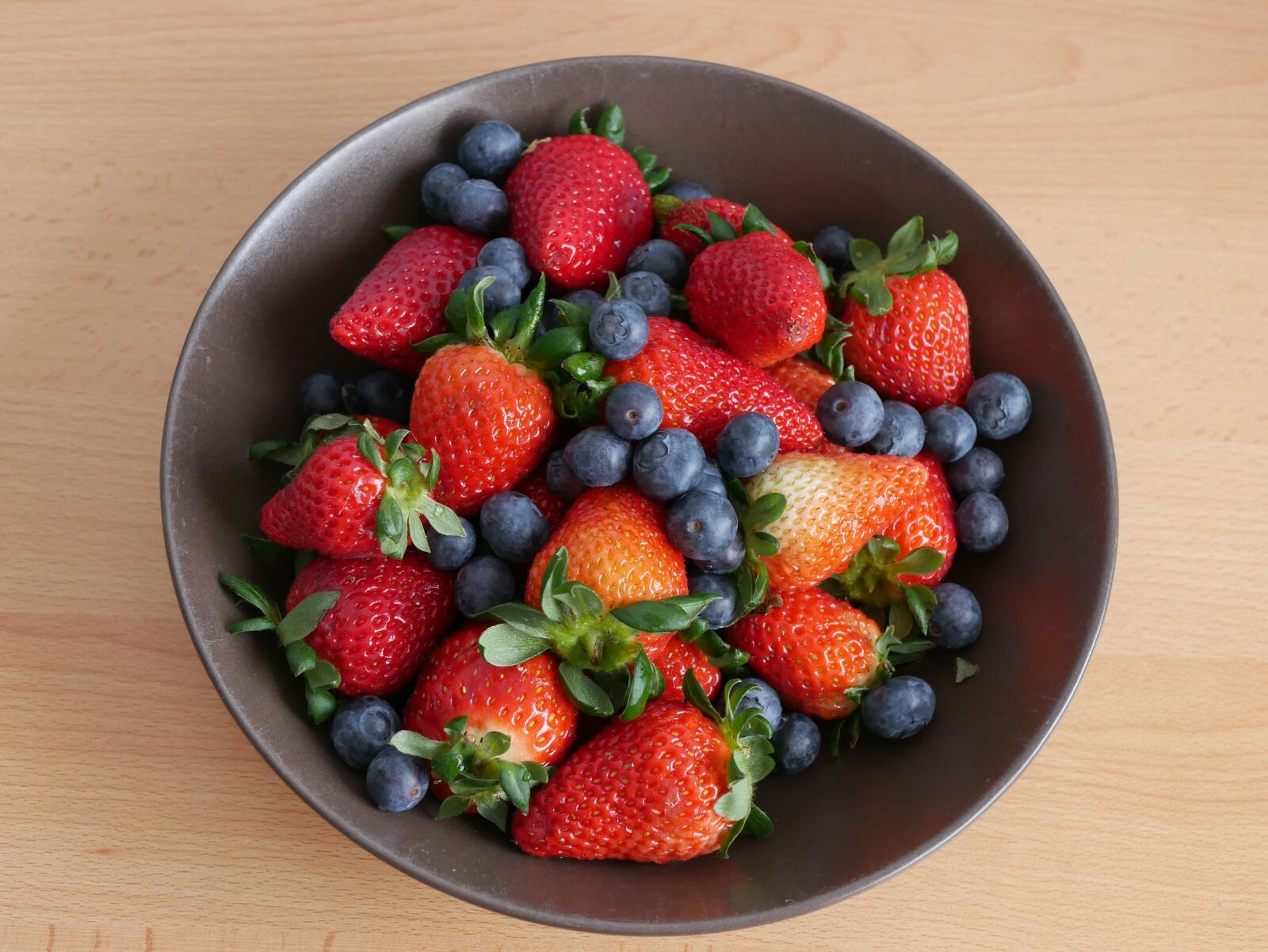 Panasonic DMC-G70 sample photo. Strawberry, strawberries, fragaria photography