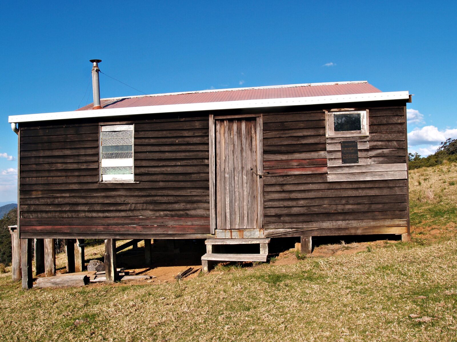 Olympus E-300 (EVOLT E-300) sample photo. House, shack, hut photography