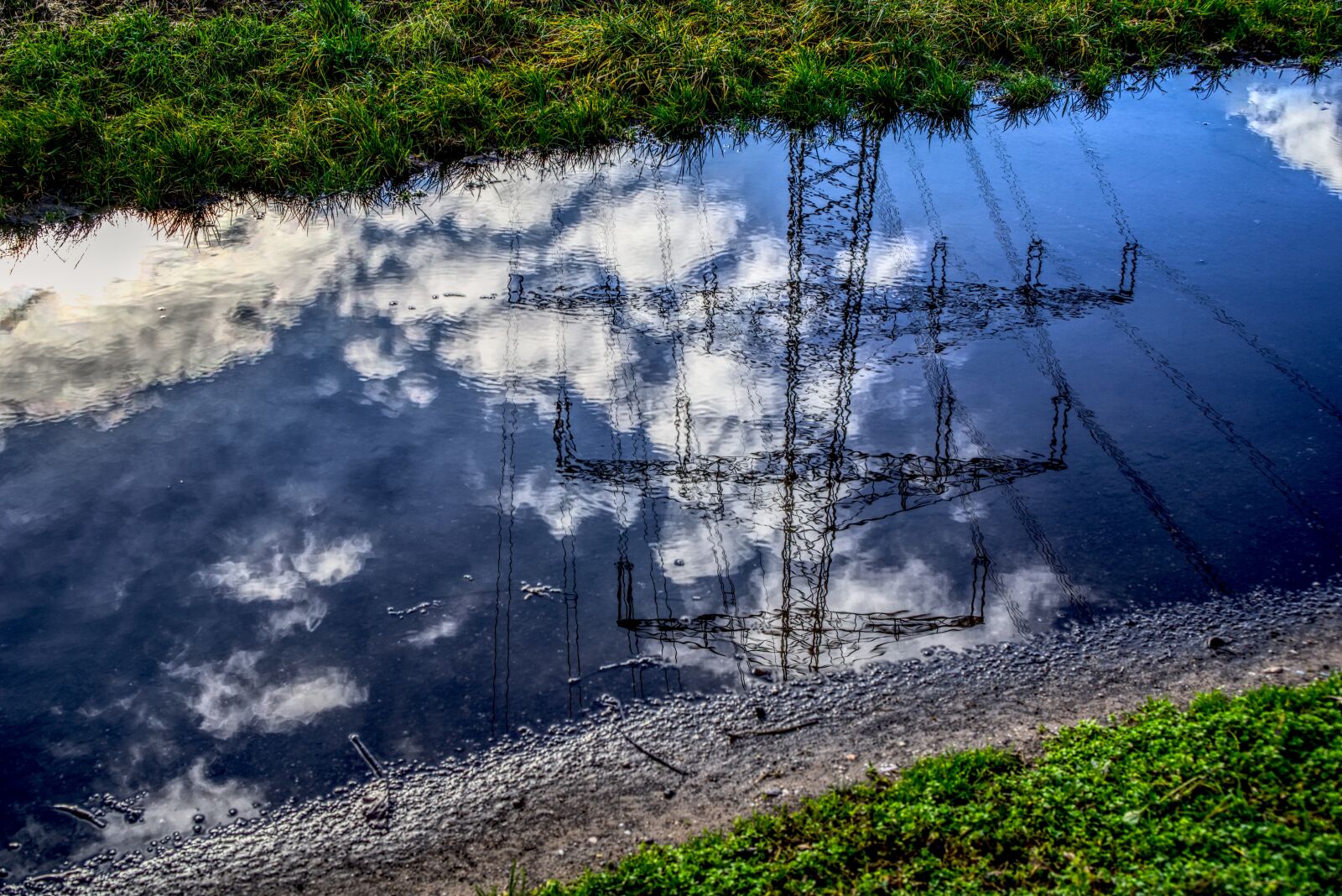 Sony a6000 + Sony E 35mm F1.8 OSS sample photo. Puddle, strommast, mirroring photography