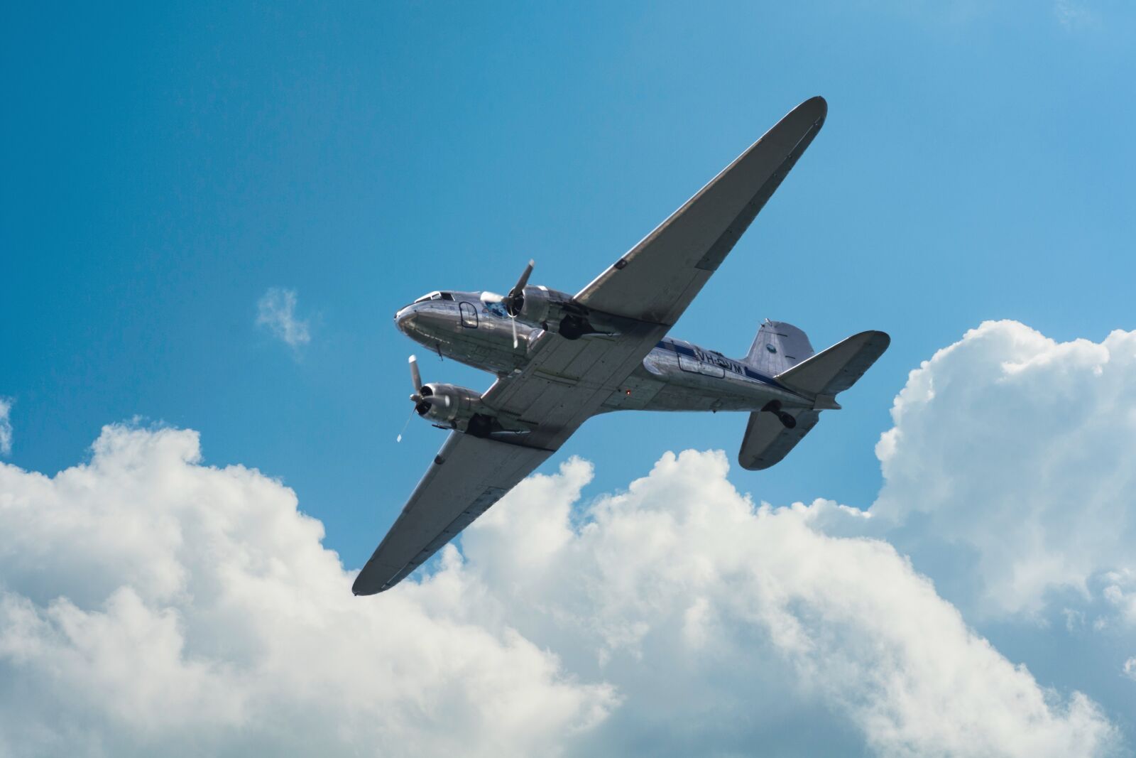 Canon EOS 5D Mark IV sample photo. Dc-3, aircraft, vintage photography