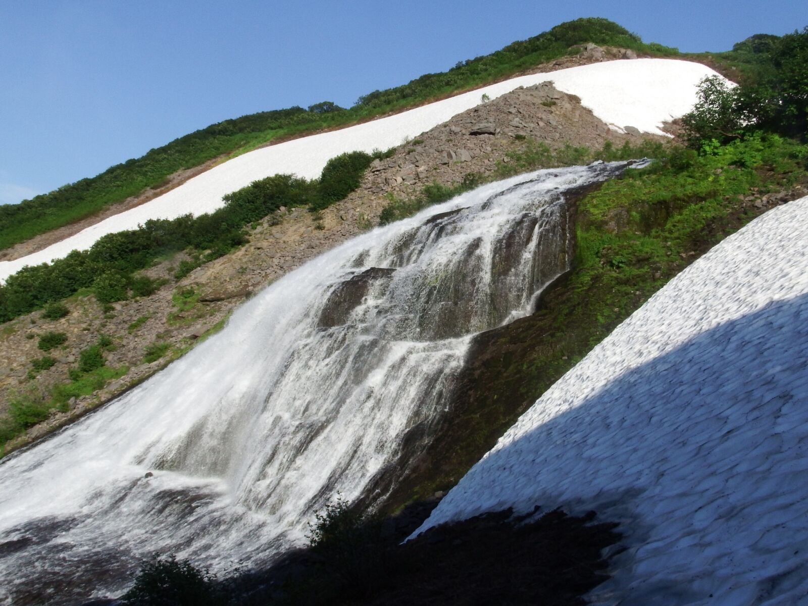 Fujifilm FinePix S1 sample photo. Waterfall, spillway, autumn photography