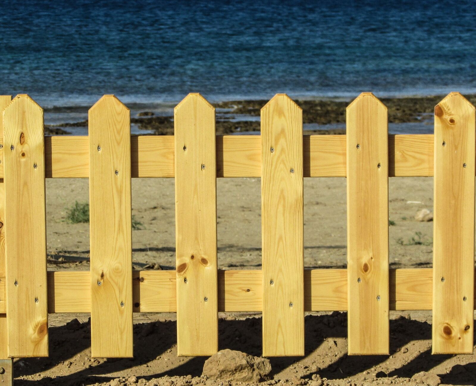 Canon PowerShot SX400 IS sample photo. Fence, wooden, privacy photography