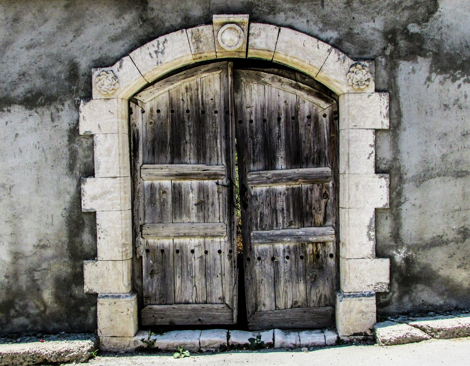 Canon PowerShot SX400 IS sample photo. Door, old, entrance photography