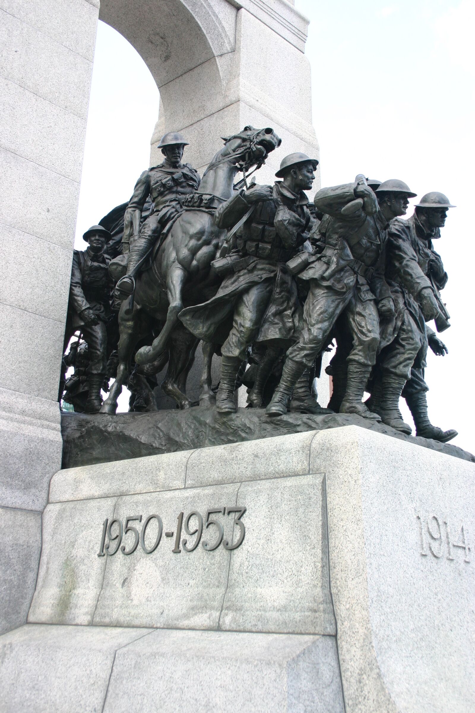 Canon EOS 300D (EOS Digital Rebel / EOS Kiss Digital) sample photo. Memorial, war memorial, war photography
