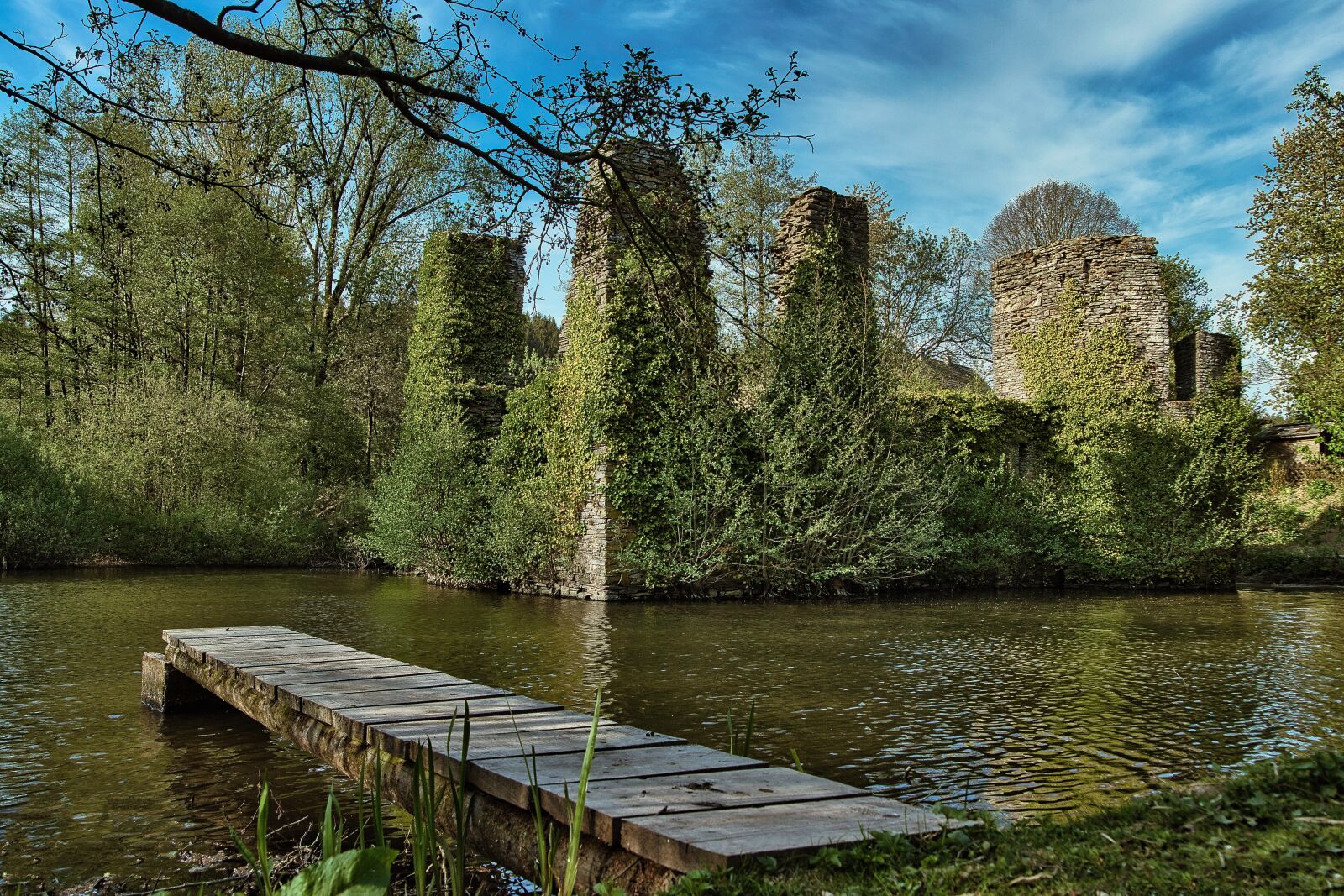 Canon EOS 6D Mark II sample photo. Sky, water, ruin photography