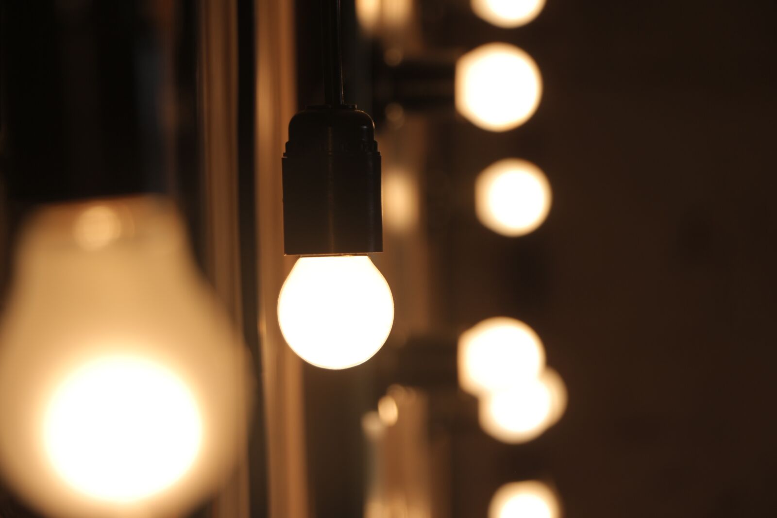 Canon EOS 700D (EOS Rebel T5i / EOS Kiss X7i) sample photo. Light bulbs, illuminated, light photography
