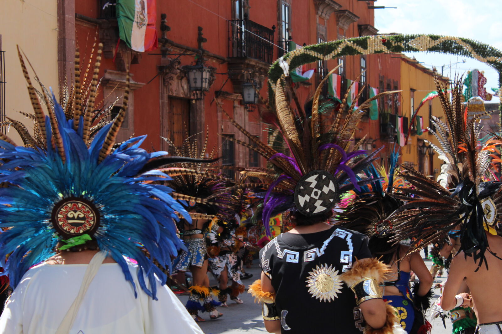 Canon EOS 1200D (EOS Rebel T5 / EOS Kiss X70 / EOS Hi) sample photo. Allende, aztec, dance, feathers photography