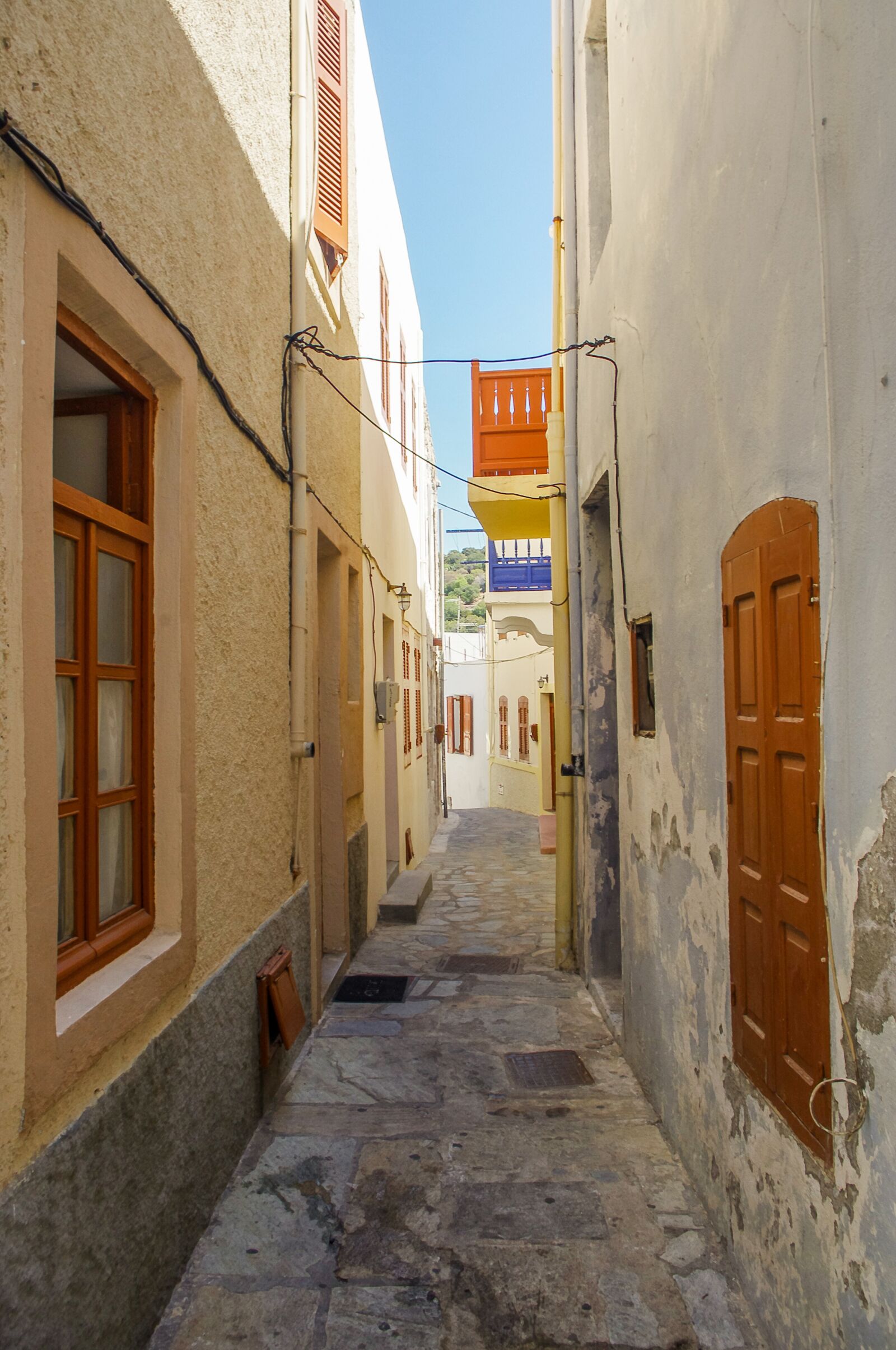 smc PENTAX-DA L 18-55mm F3.5-5.6 sample photo. Architecture, house, narrow photography