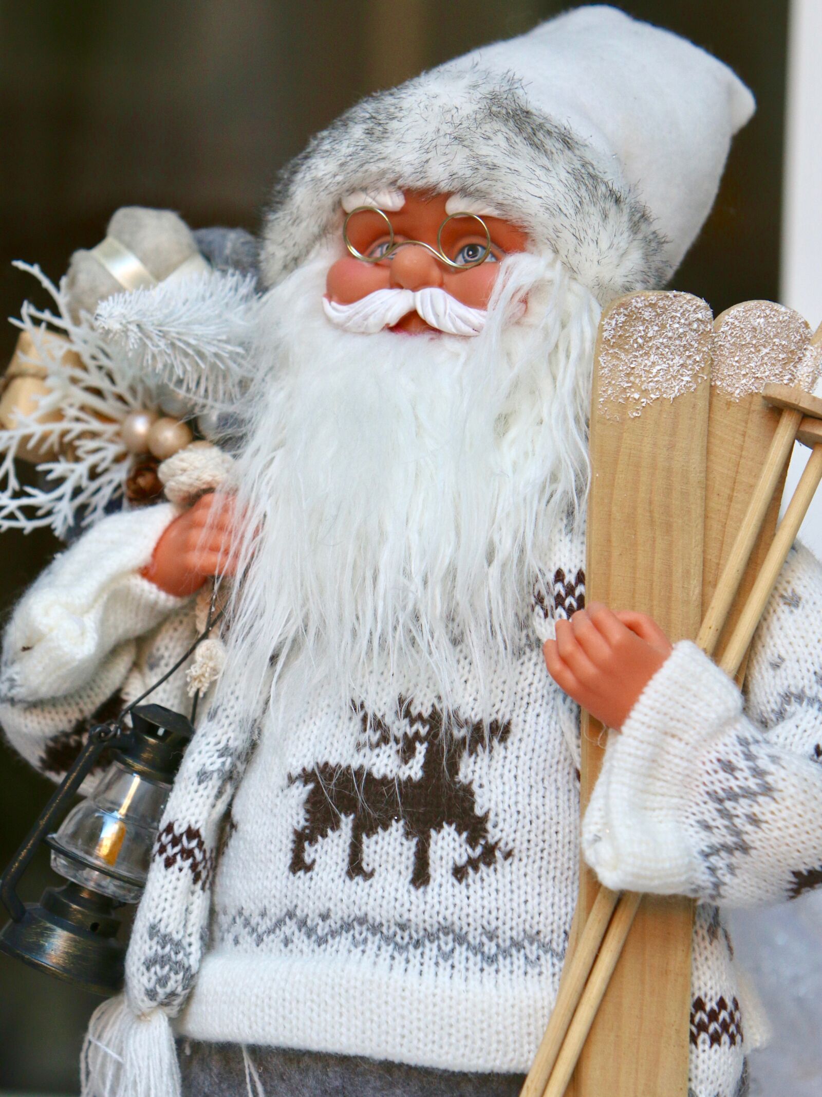 Canon EOS 70D + Canon EF 70-200mm F2.8L IS USM sample photo. Santa claus, bart, wooden photography