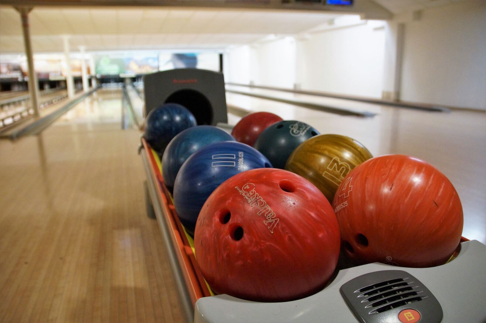 Sony SLT-A58 sample photo. Bowling, bowling balls, fun photography
