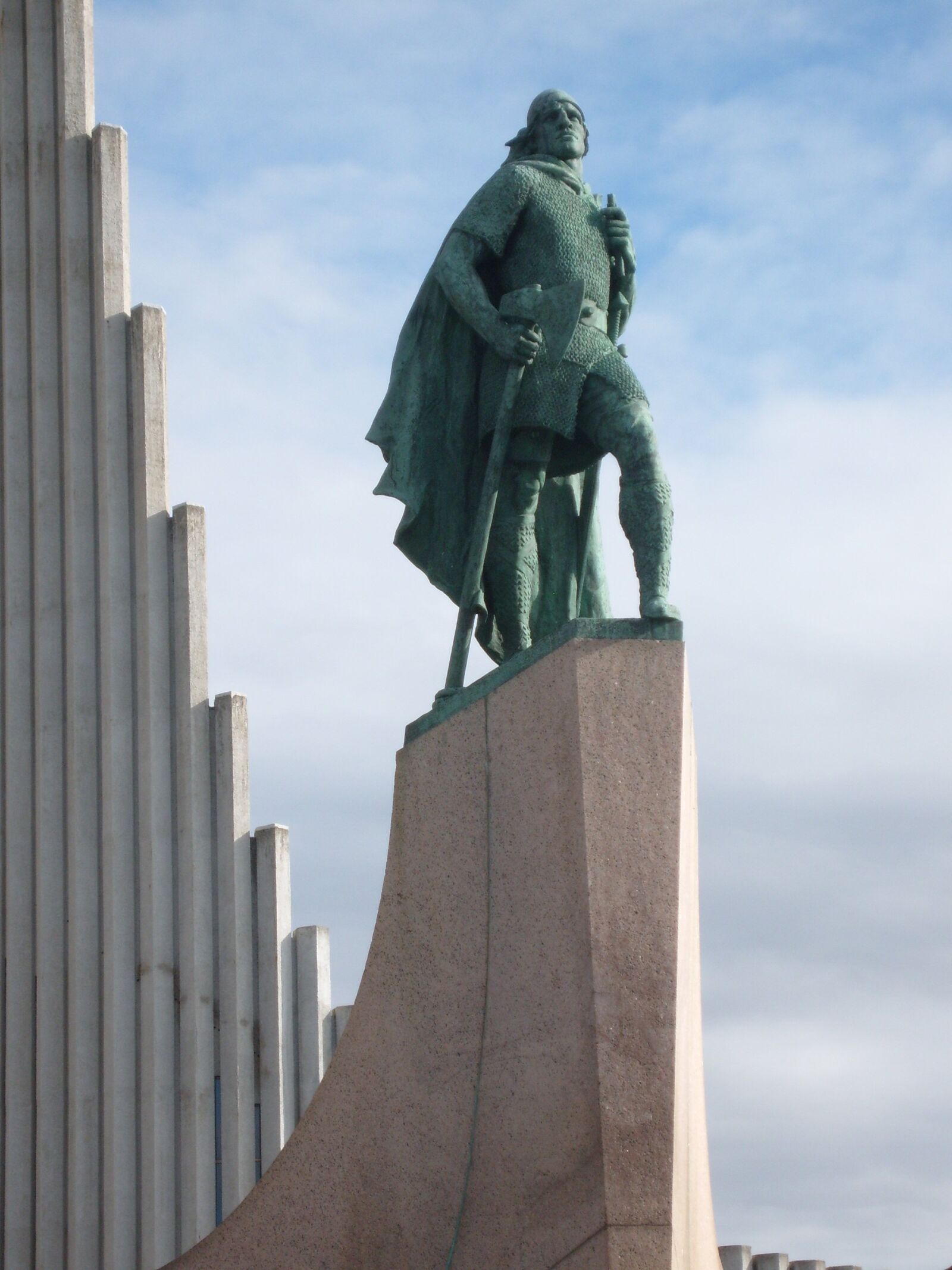 Samsung KENOX S730  / Samsung S730 sample photo. Hallgr mskirkja, statue, leif photography