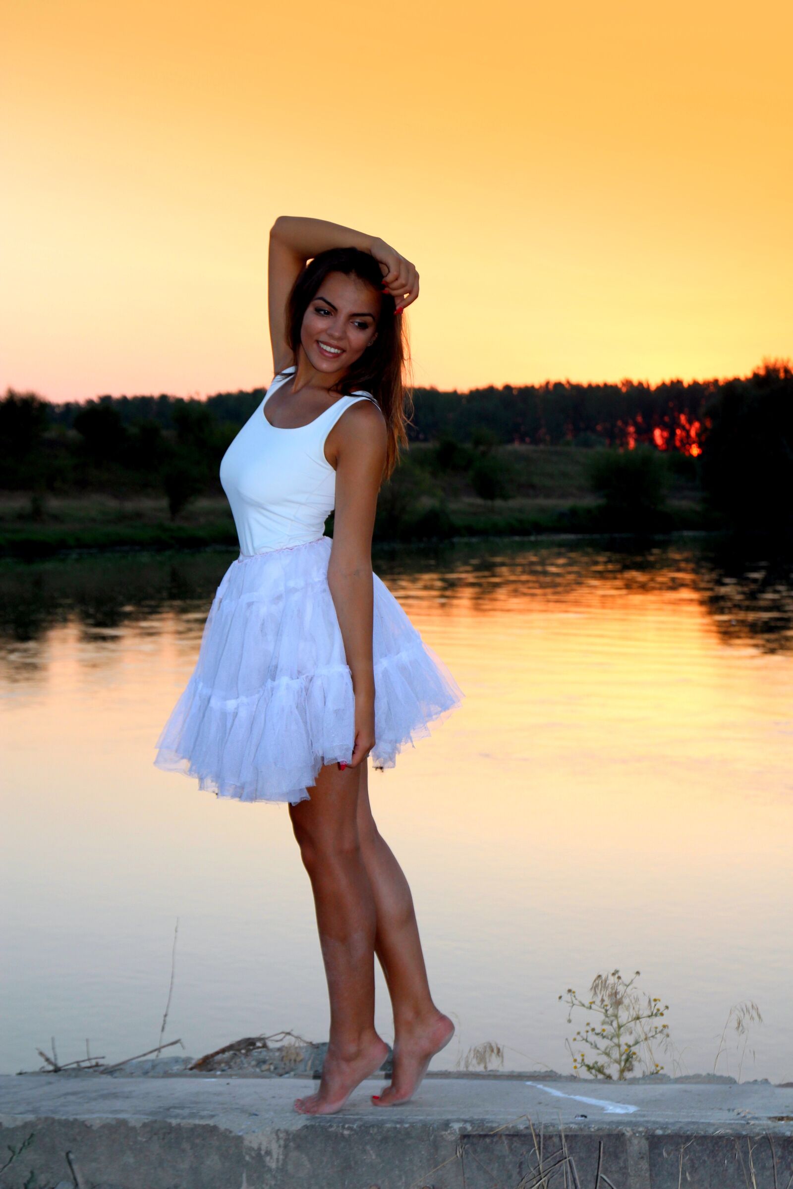 Canon EOS 700D (EOS Rebel T5i / EOS Kiss X7i) sample photo. Girl, sunset, lake photography