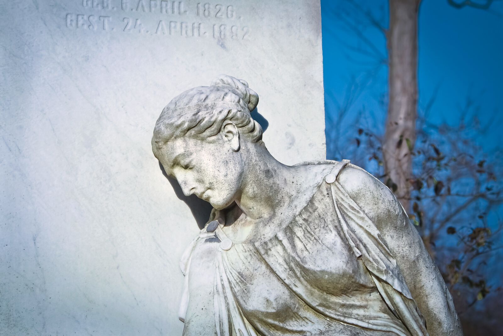 Olympus OM-D E-M10 sample photo. Cemetery, grave, tombstone photography
