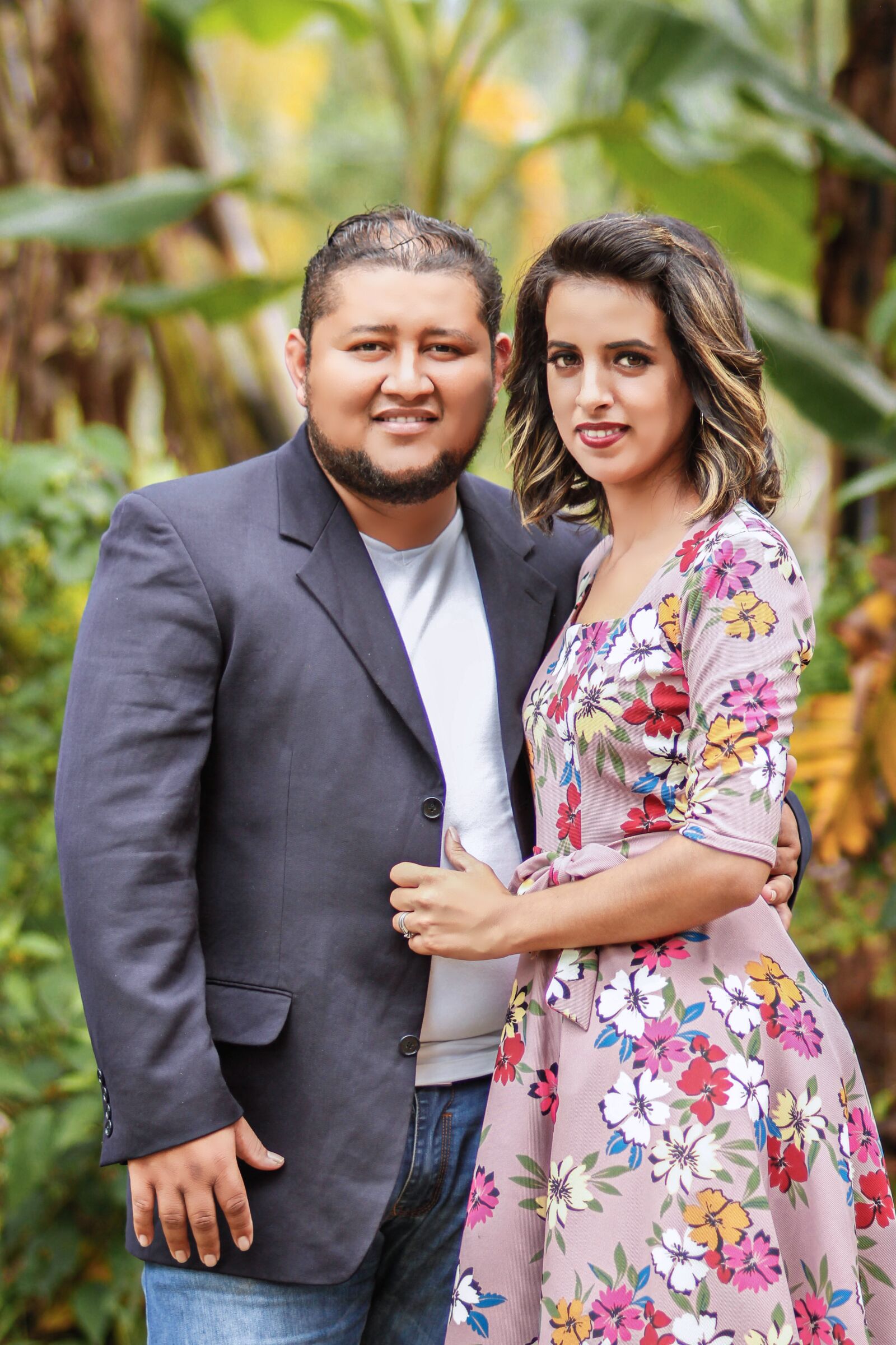 Canon YN85mm f/1.8 DCM sample photo. People, couple, women photography