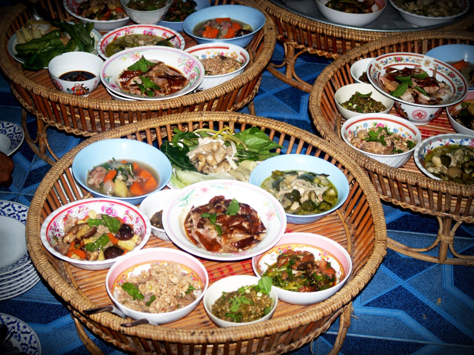 Olympus E-300 (EVOLT E-300) sample photo. Asia, basket, bowls, buffet photography