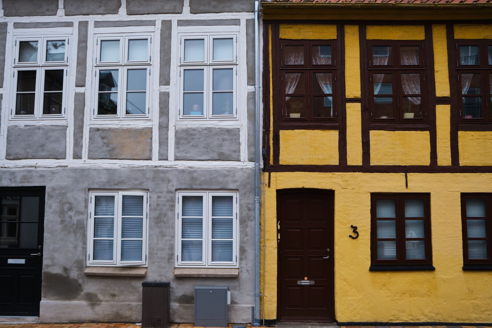 Fujifilm XF 18-55mm F2.8-4 R LM OIS sample photo. Houses, house, old photography