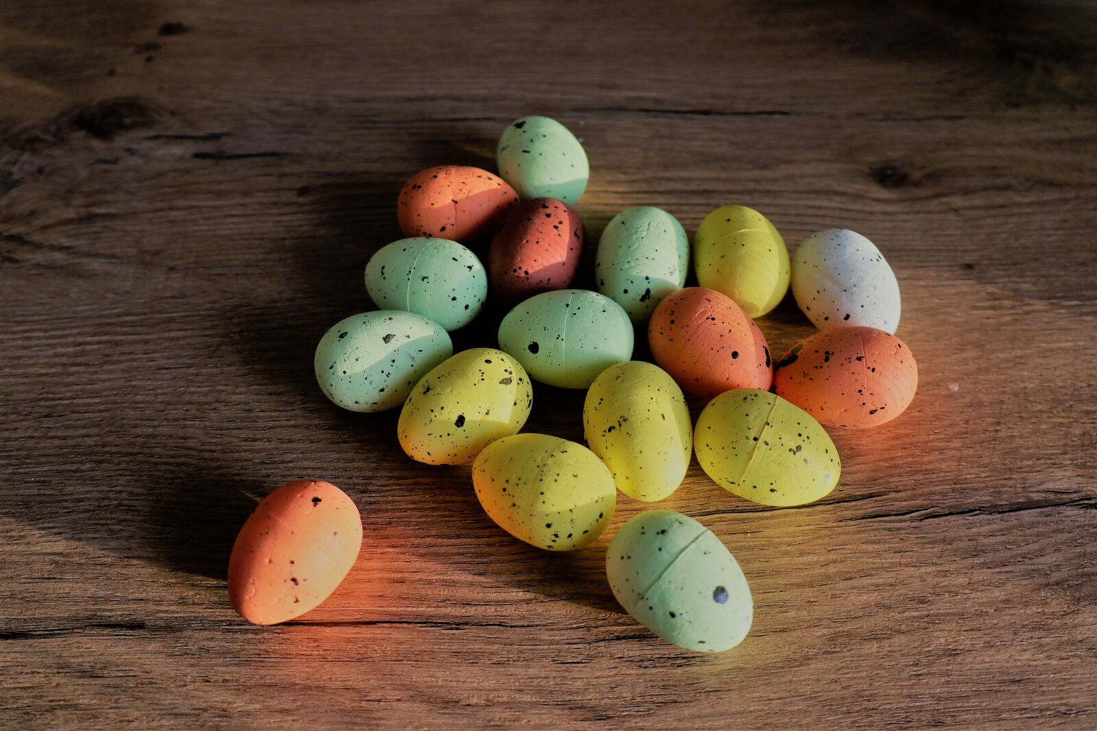 Canon EOS M6 sample photo. Easter, shit, colorful photography