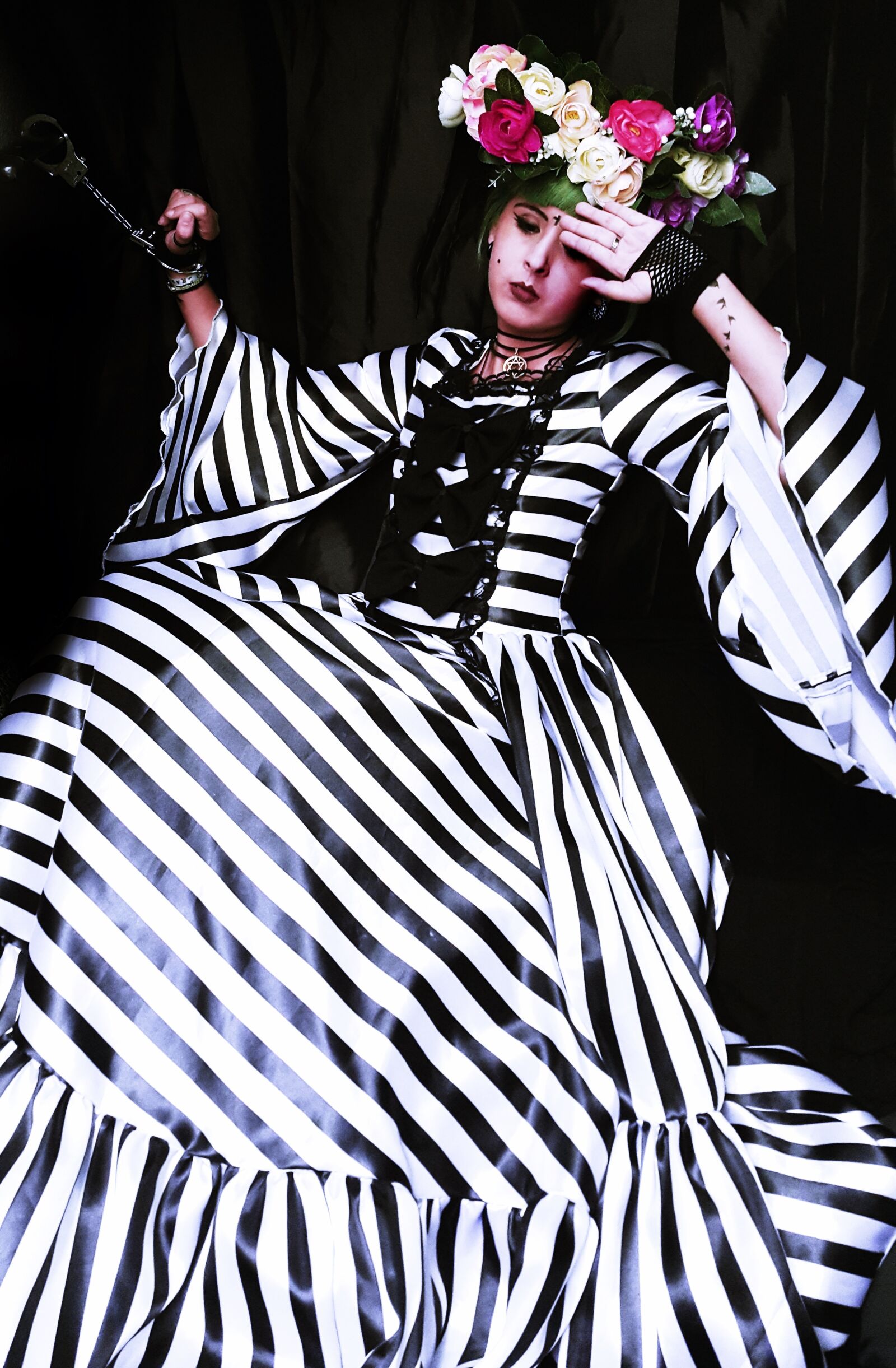 Samsung Galaxy Note4 sample photo. Lyzz hana, stripes, black photography
