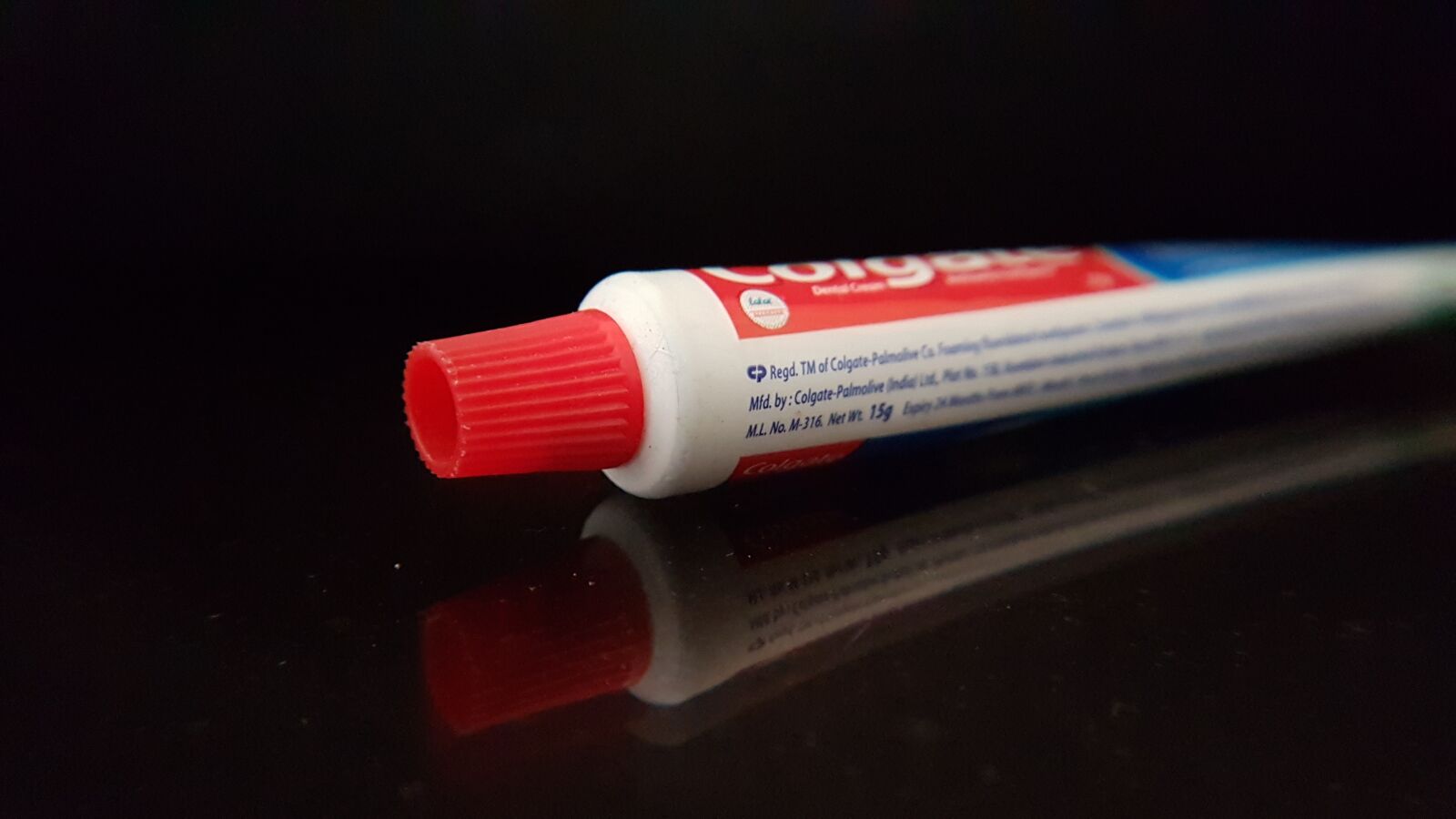 Samsung Galaxy S7 Edge sample photo. Toothpaste, reflection, colgate photography
