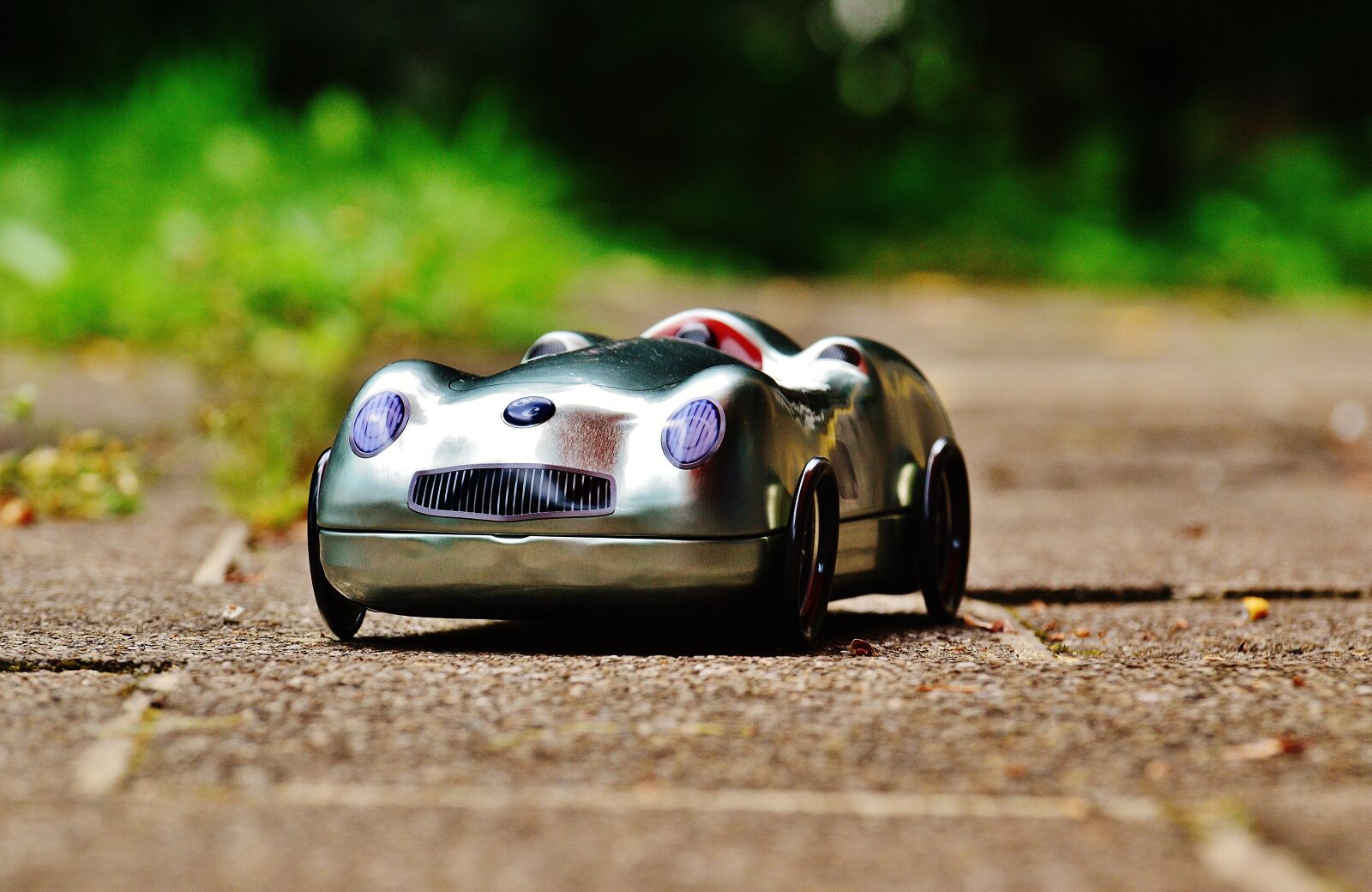 Nikon D3200 sample photo. Auto, silver, sheet photography