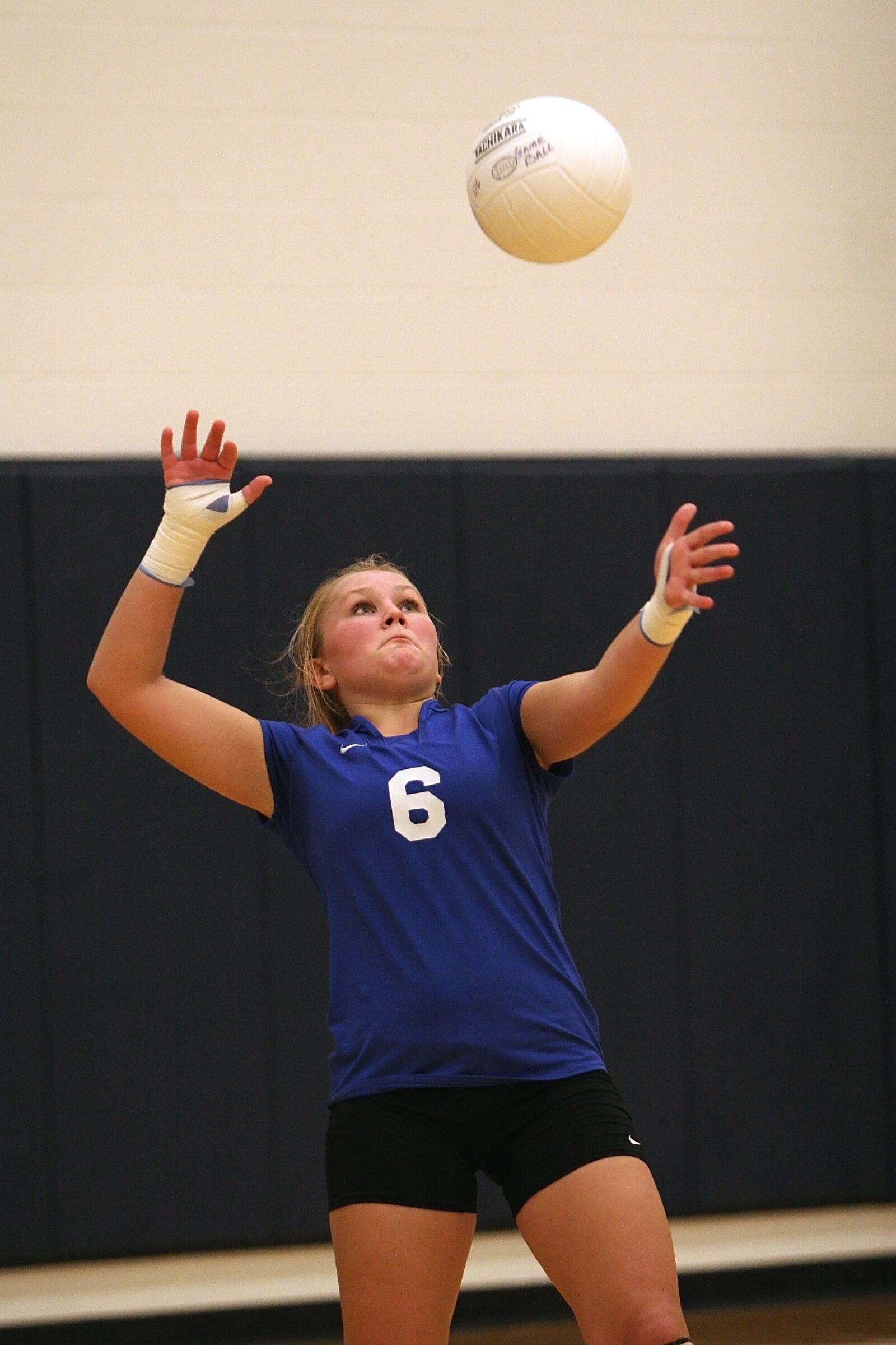 Canon EOS 20D sample photo. Volleyball, action, serve photography