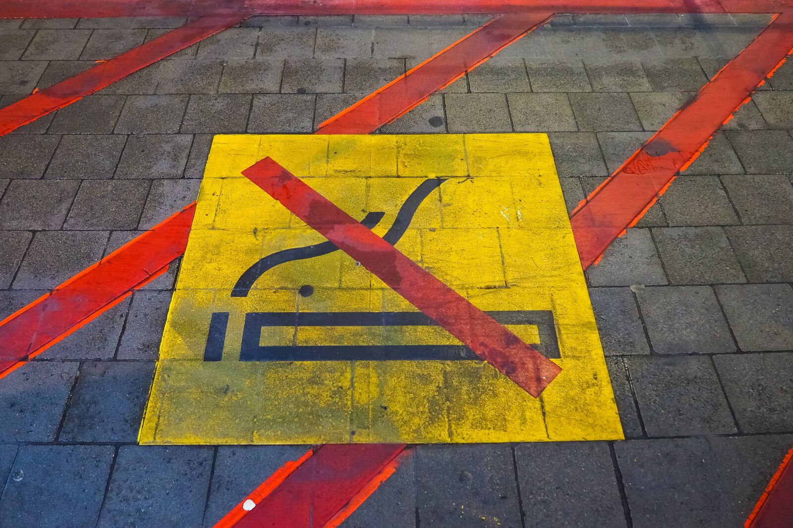 Olympus OM-D E-M10 sample photo. Mark, pavement, ban photography