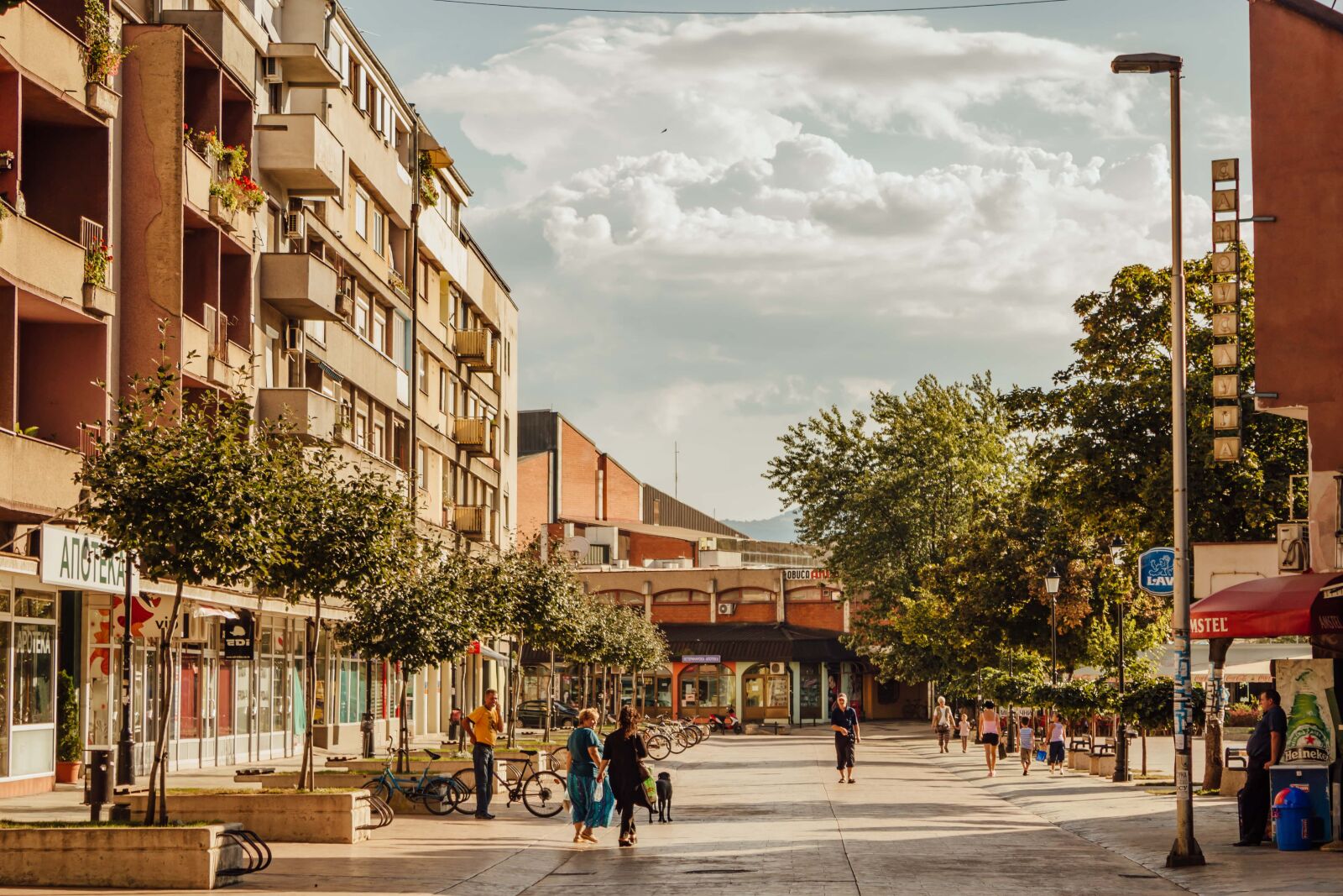 Canon EF-S 18-55mm F3.5-5.6 IS sample photo. Walking, serbia, people, street photography