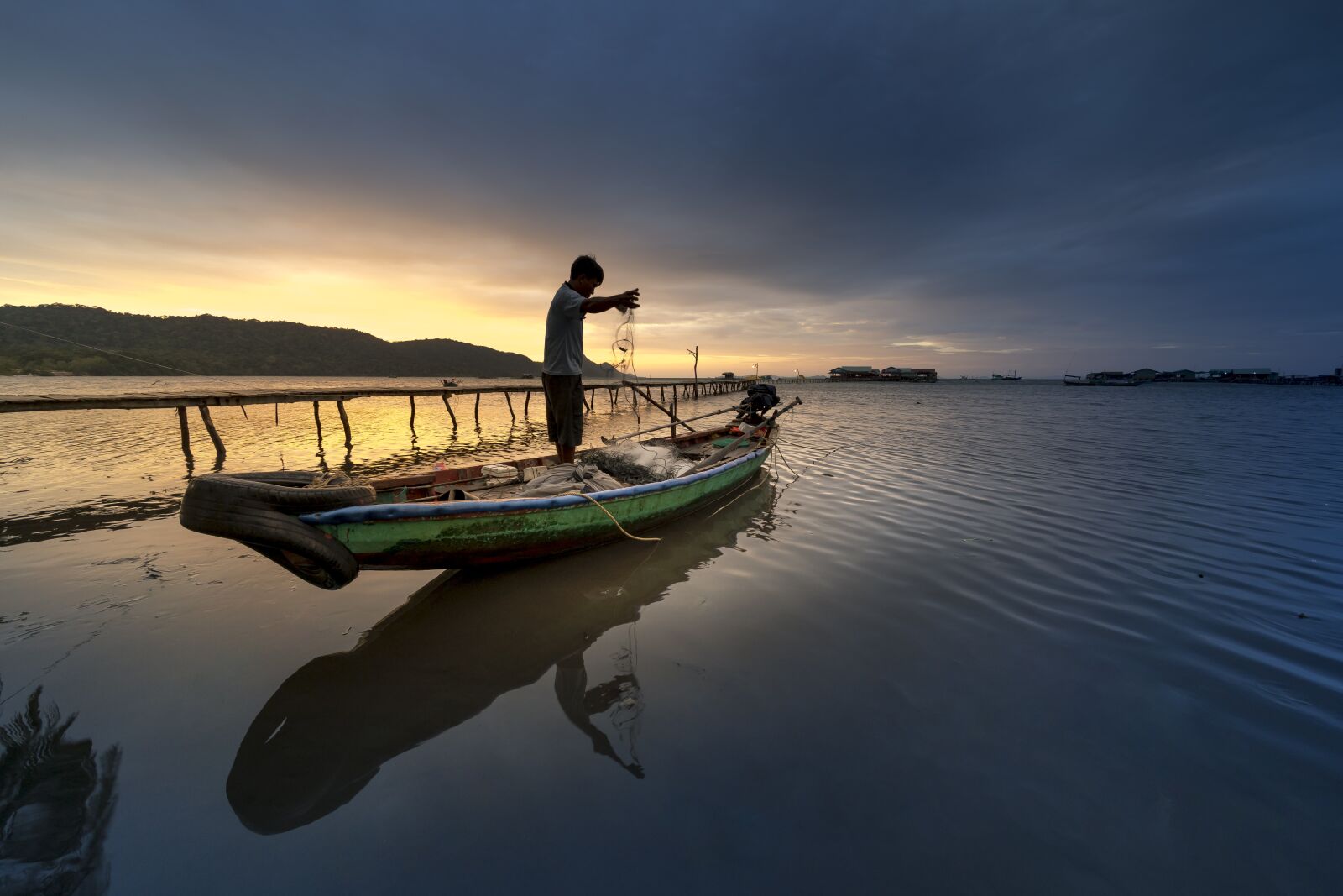 Voigtlander ULTRA WIDE-HELIAR 12mm F5.6 III sample photo. Island, vietnam, fishing photography