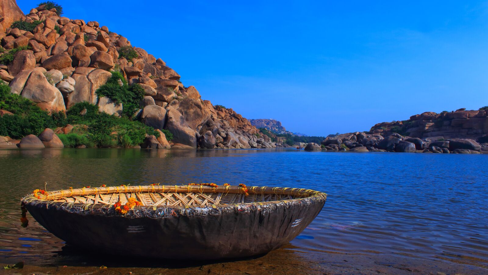 Canon EOS 700D (EOS Rebel T5i / EOS Kiss X7i) sample photo. Bamboo boat, culture, water photography