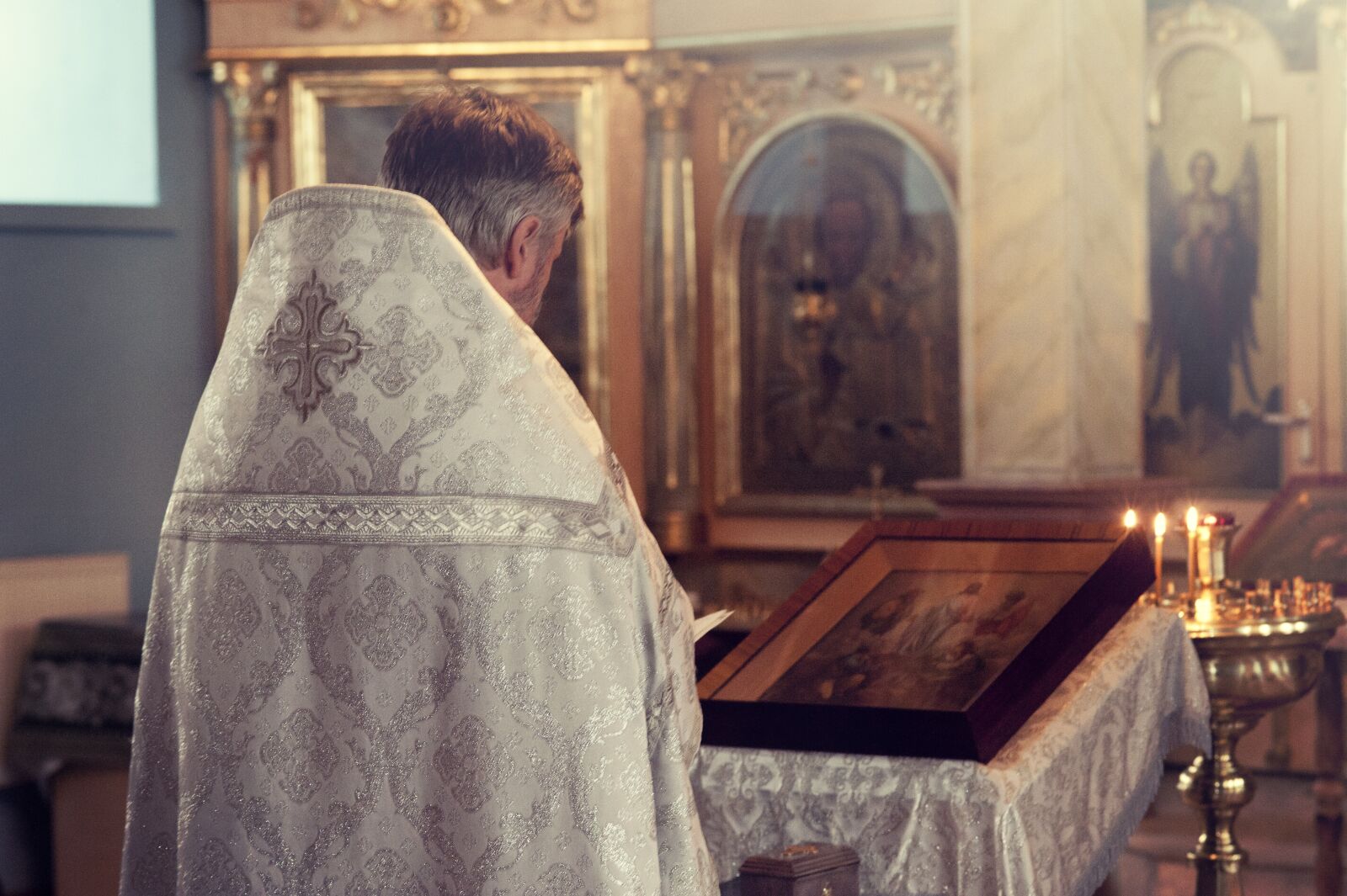 Nikon D700 sample photo. Priest, back, church photography
