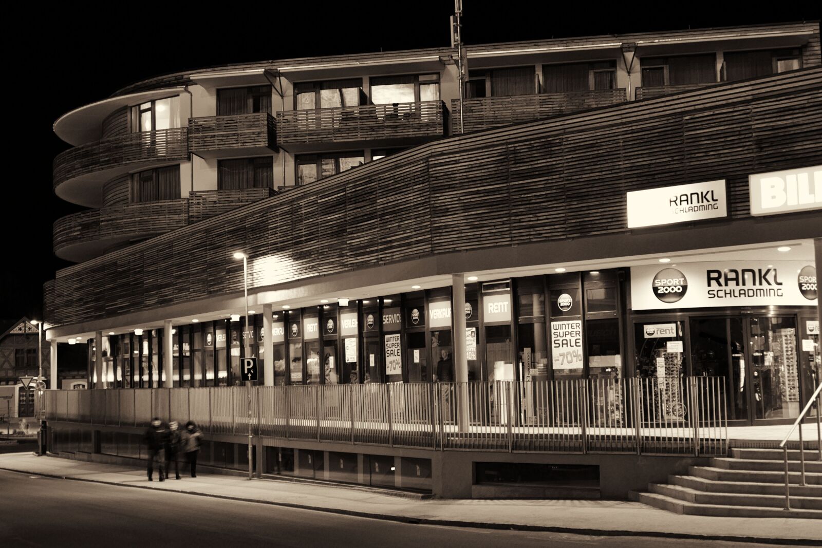 Panasonic Lumix DMC-FZ1000 sample photo. Hotel, night, architecture photography