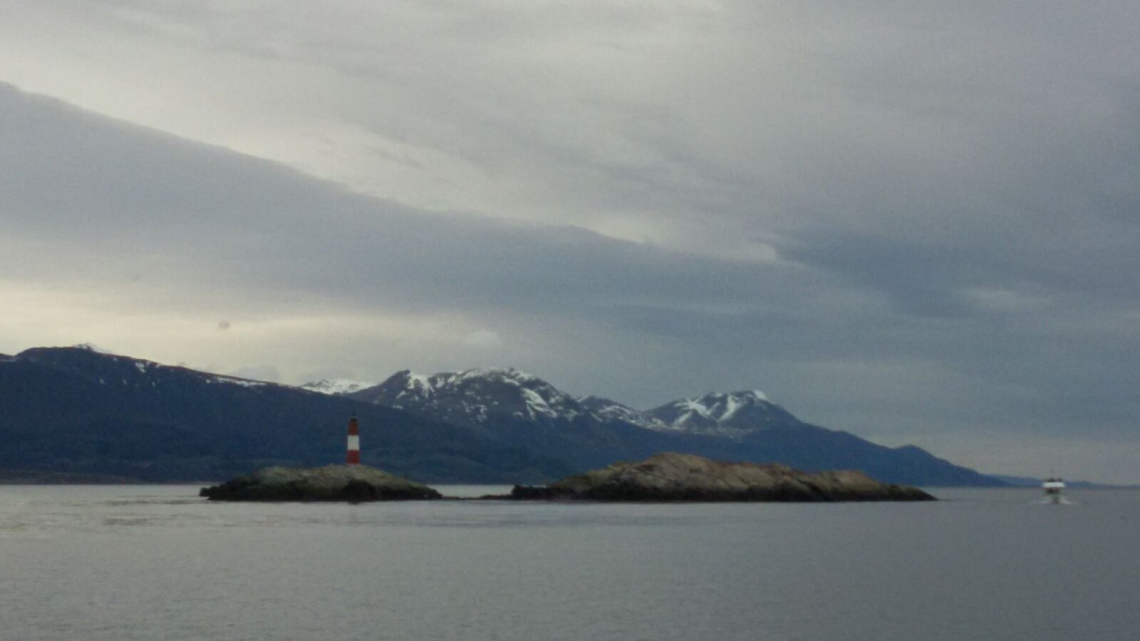 Samsung Galaxy S5 Mini sample photo. Austral, lake, lighthouse, mountains photography