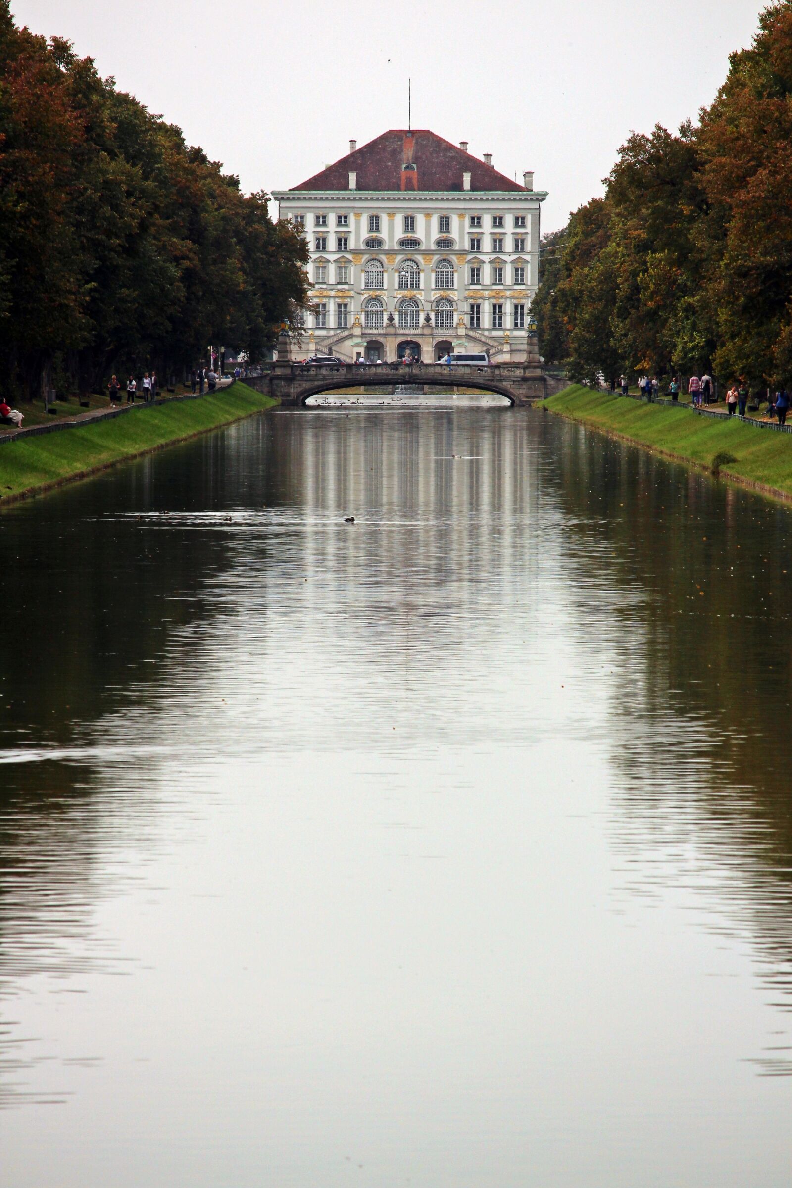 Canon EOS 700D (EOS Rebel T5i / EOS Kiss X7i) sample photo. Lake, castle, schlossgarten photography
