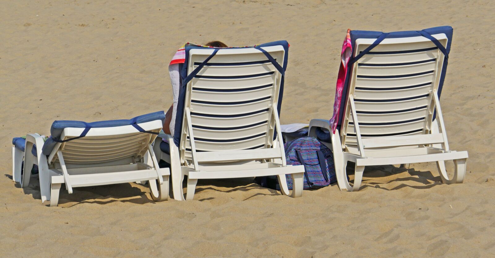Panasonic Lumix DMC-GX8 sample photo. Beach life, sand, sun photography