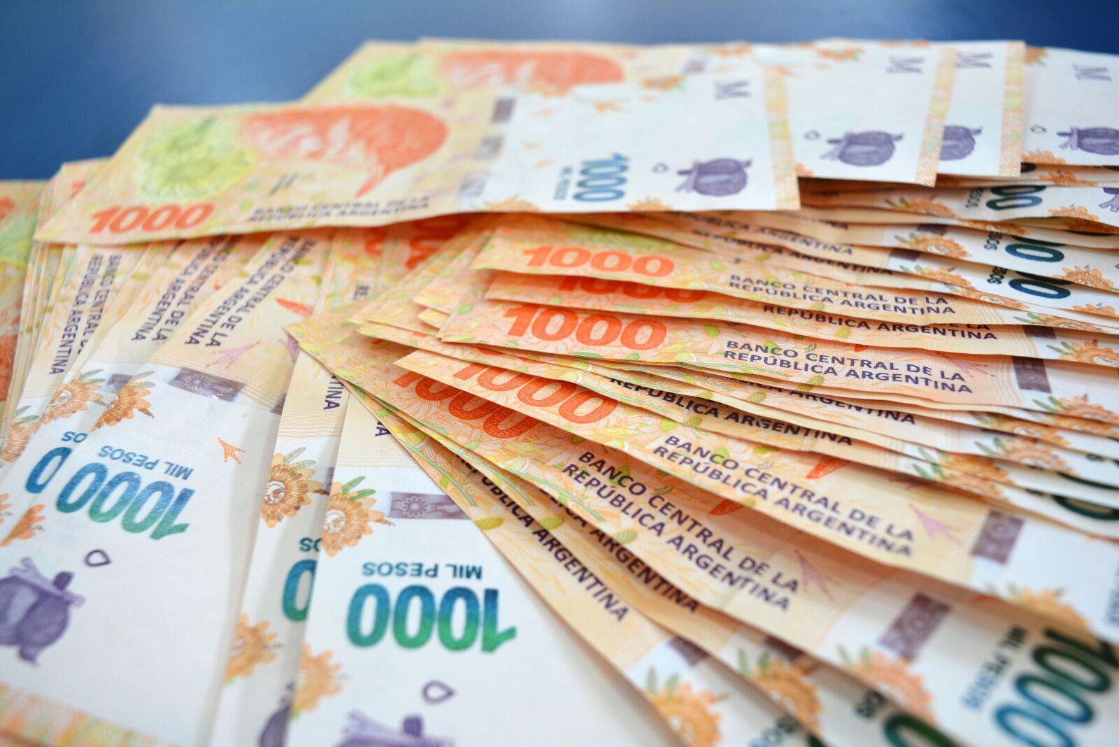 Nikon D5200 sample photo. Money, argentine, silver photography