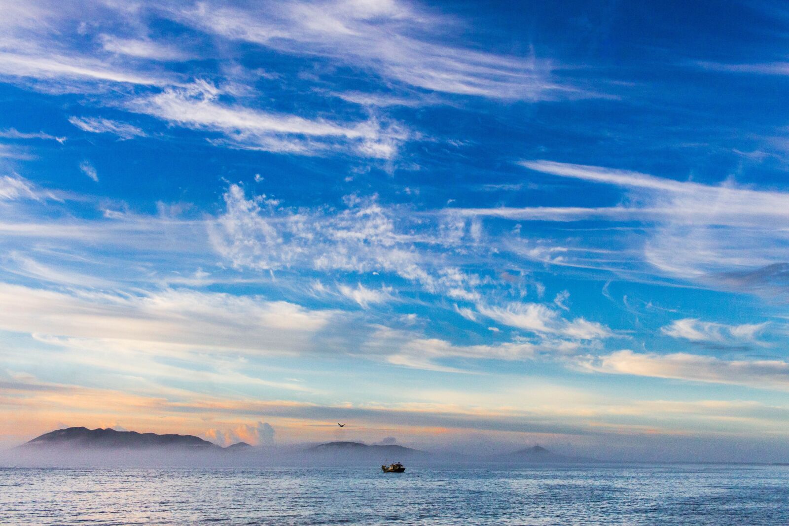 Canon EF-S 24mm F2.8 STM sample photo. Cabo frio, strong beach photography