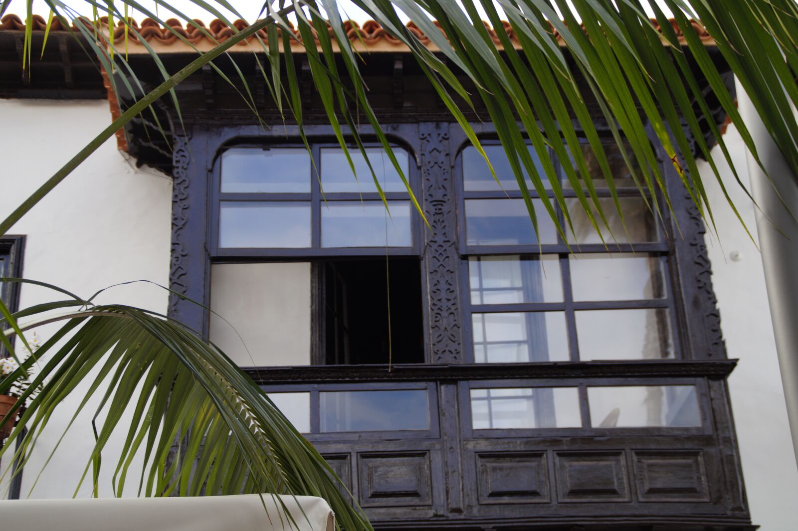 Sony SLT-A58 sample photo. Facade, house, bay window photography