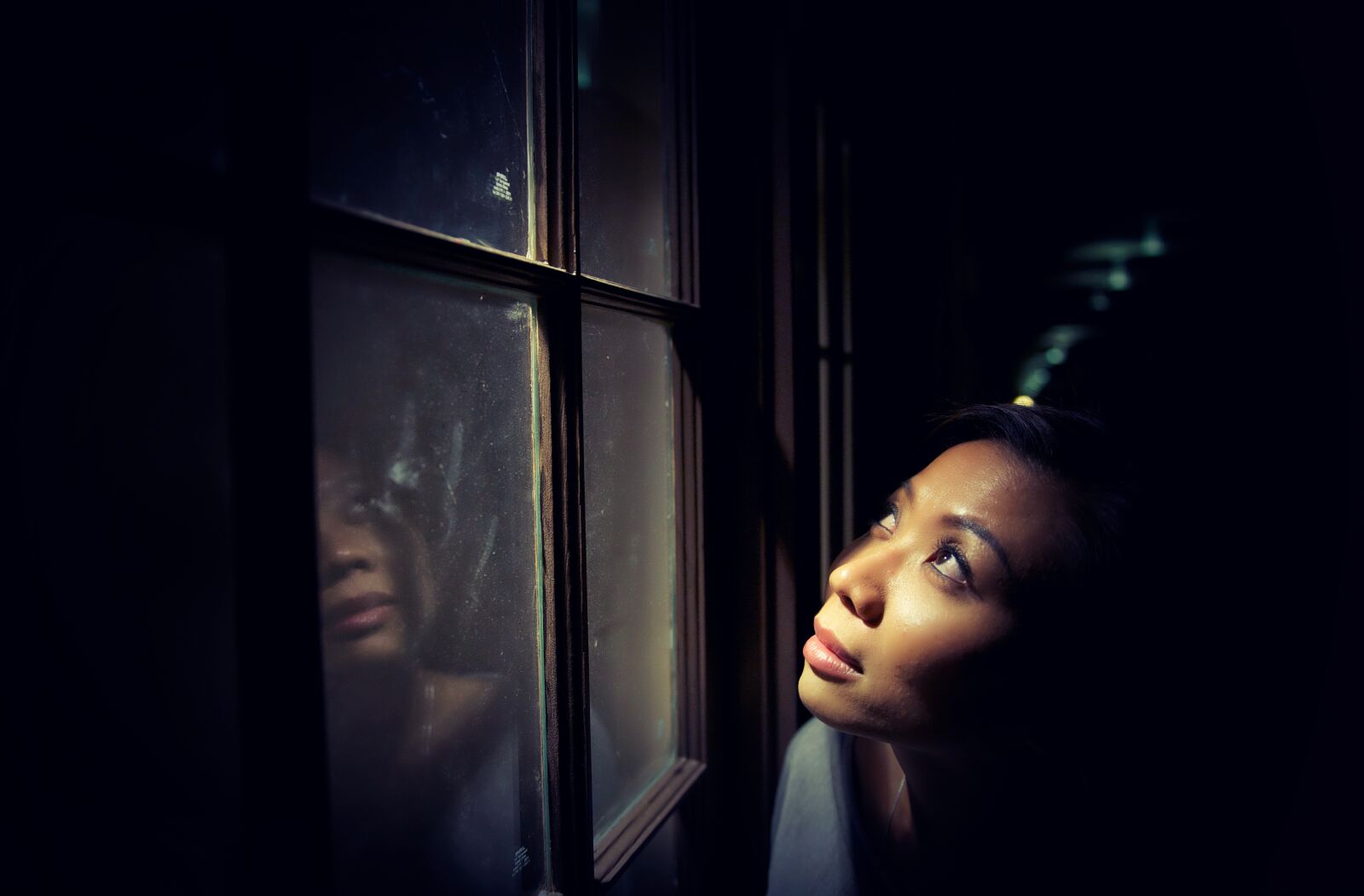 Nikon D3S sample photo. Alone, dark, female photography