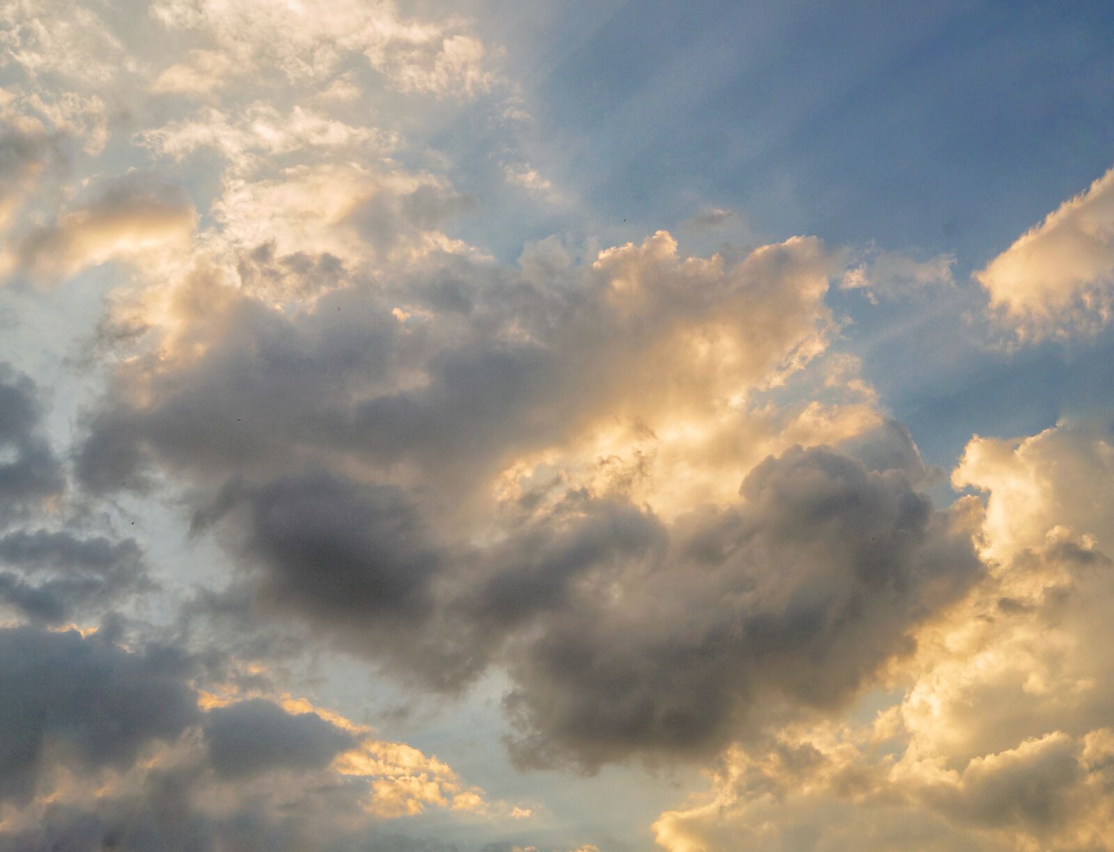 Sony DT 18-55mm F3.5-5.6 SAM II sample photo. Clouds, sky, weather photography