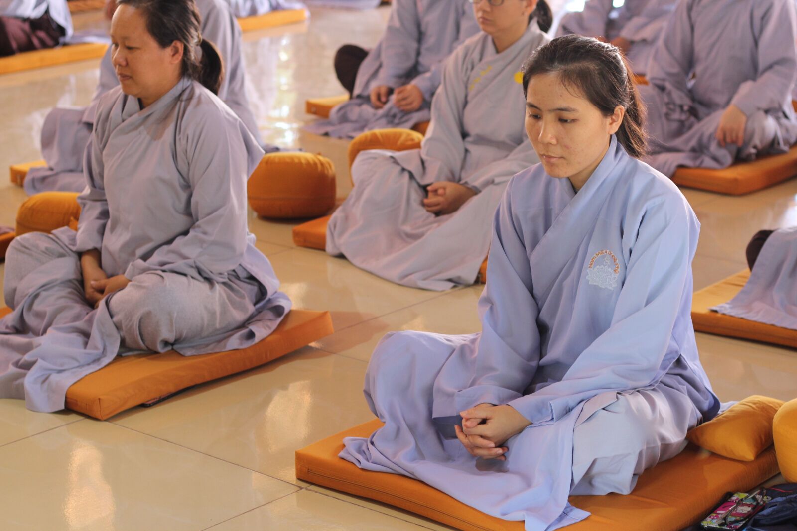 Canon EOS 1300D (EOS Rebel T6 / EOS Kiss X80) + Canon EF 50mm F1.8 STM sample photo. Asia, buddha, meditation photography