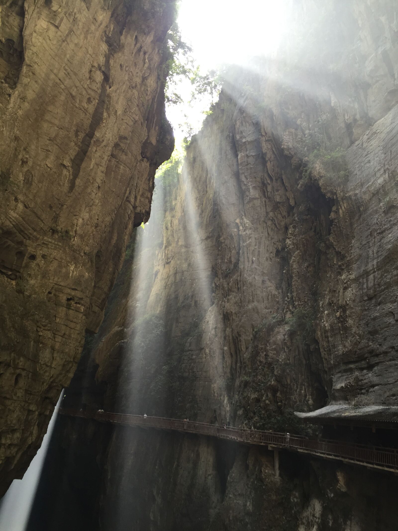 iPhone 6 back camera 4.15mm f/2.2 sample photo. Sunshine, canyon, rock photography