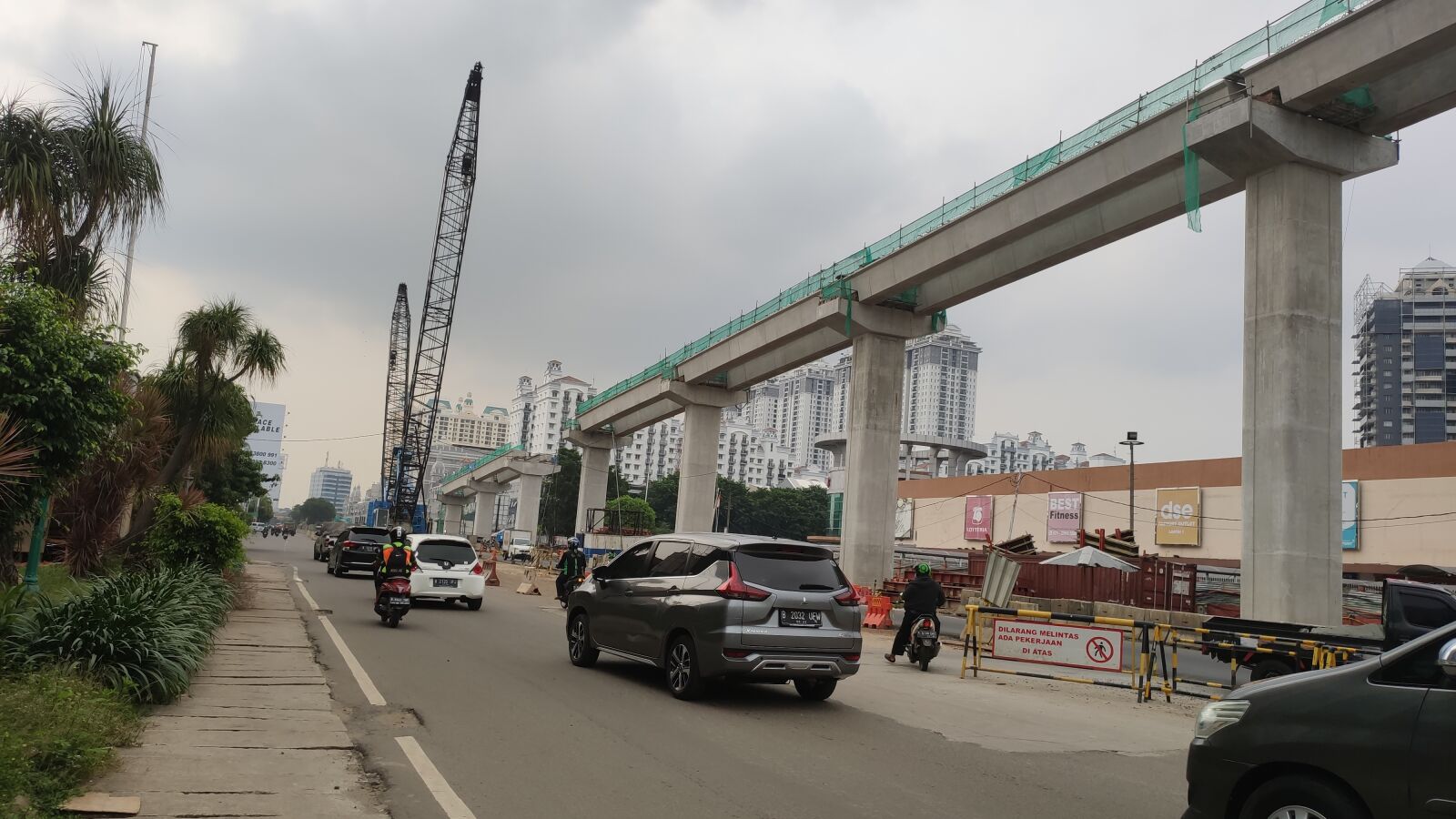 Xiaomi MI 9 sample photo. City, road, building photography