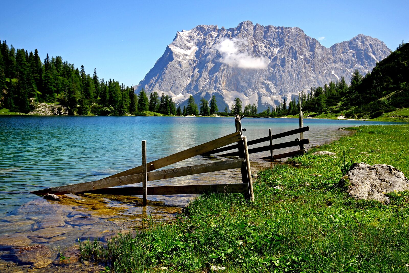 Canon EOS 550D (EOS Rebel T2i / EOS Kiss X4) sample photo. Bergsee, zugspitze, fence photography