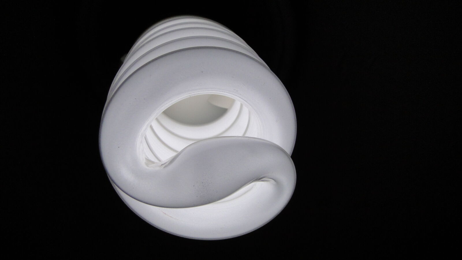 Sony Cyber-shot DSC-HX1 sample photo. Black, background, light, bulb photography