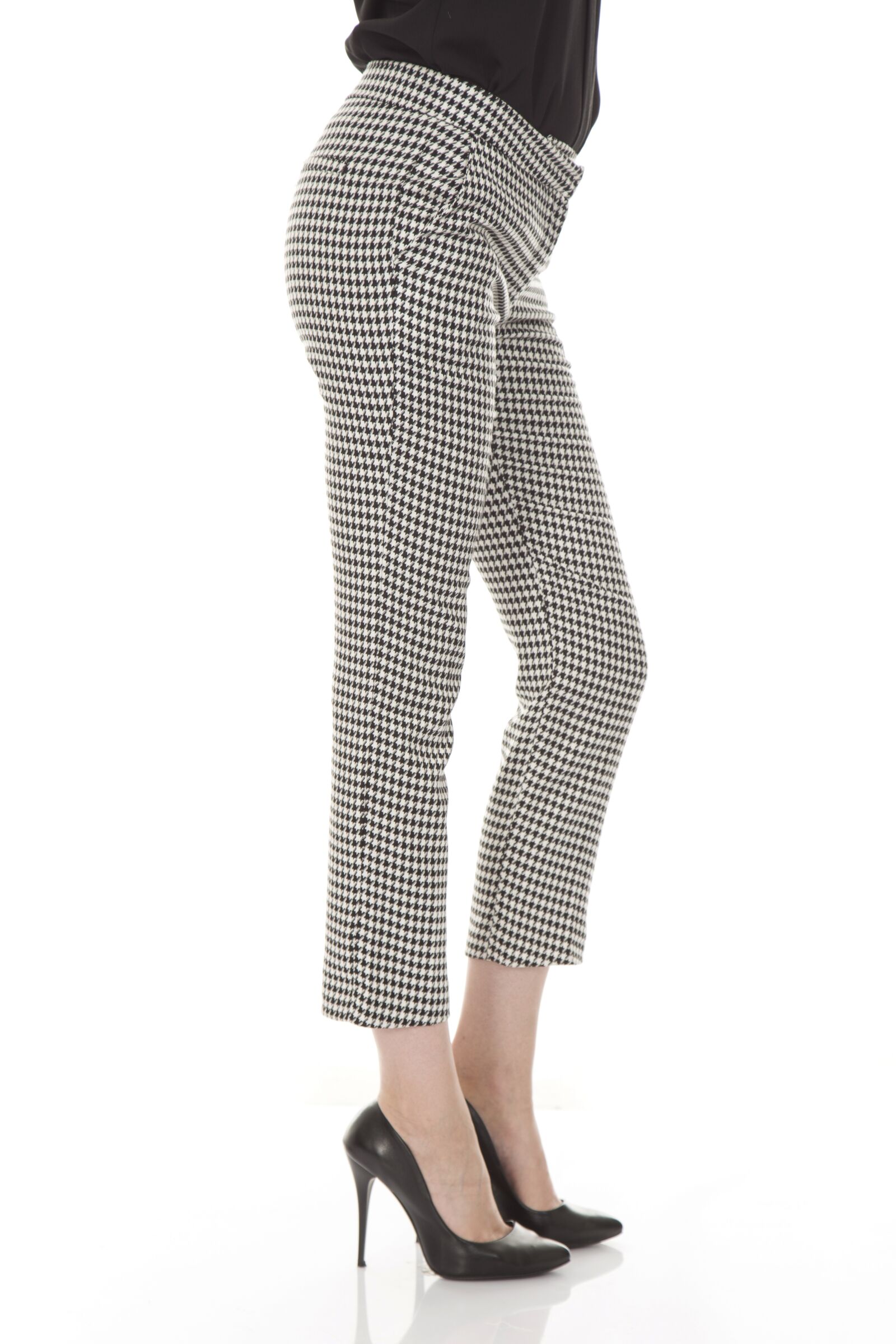 Canon EOS 6D + Canon EF 24-105mm F4L IS USM sample photo. Pants, shoes, heels photography