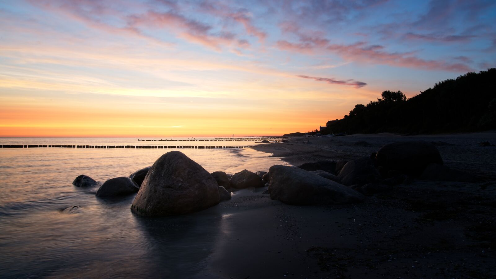 Sony FE 24-70mm F2.8 GM sample photo. Beach, sunrise, baltic sea photography